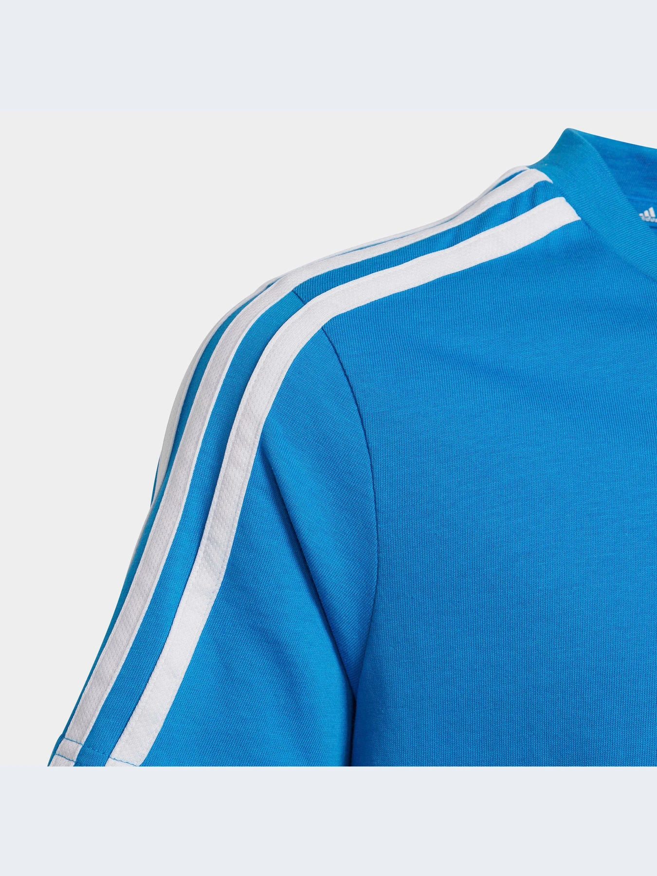 Футболки и поло Adidas модель HE9302 Футболки и поло Adidas модель HE9302 Фото