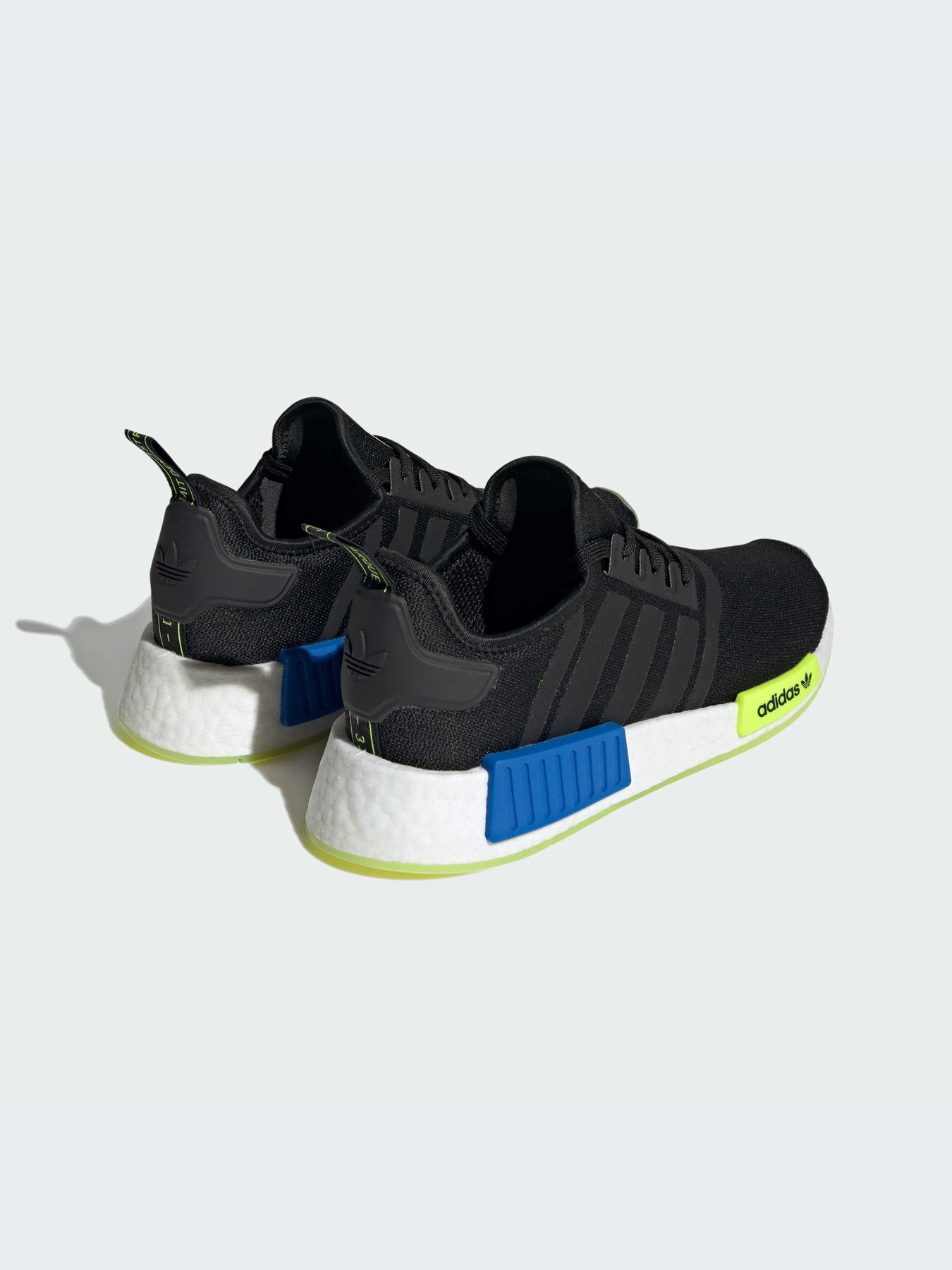 Кроссовки Adidas NMD модель IE1844 Кроссовки Adidas NMD модель IE1844 Фото