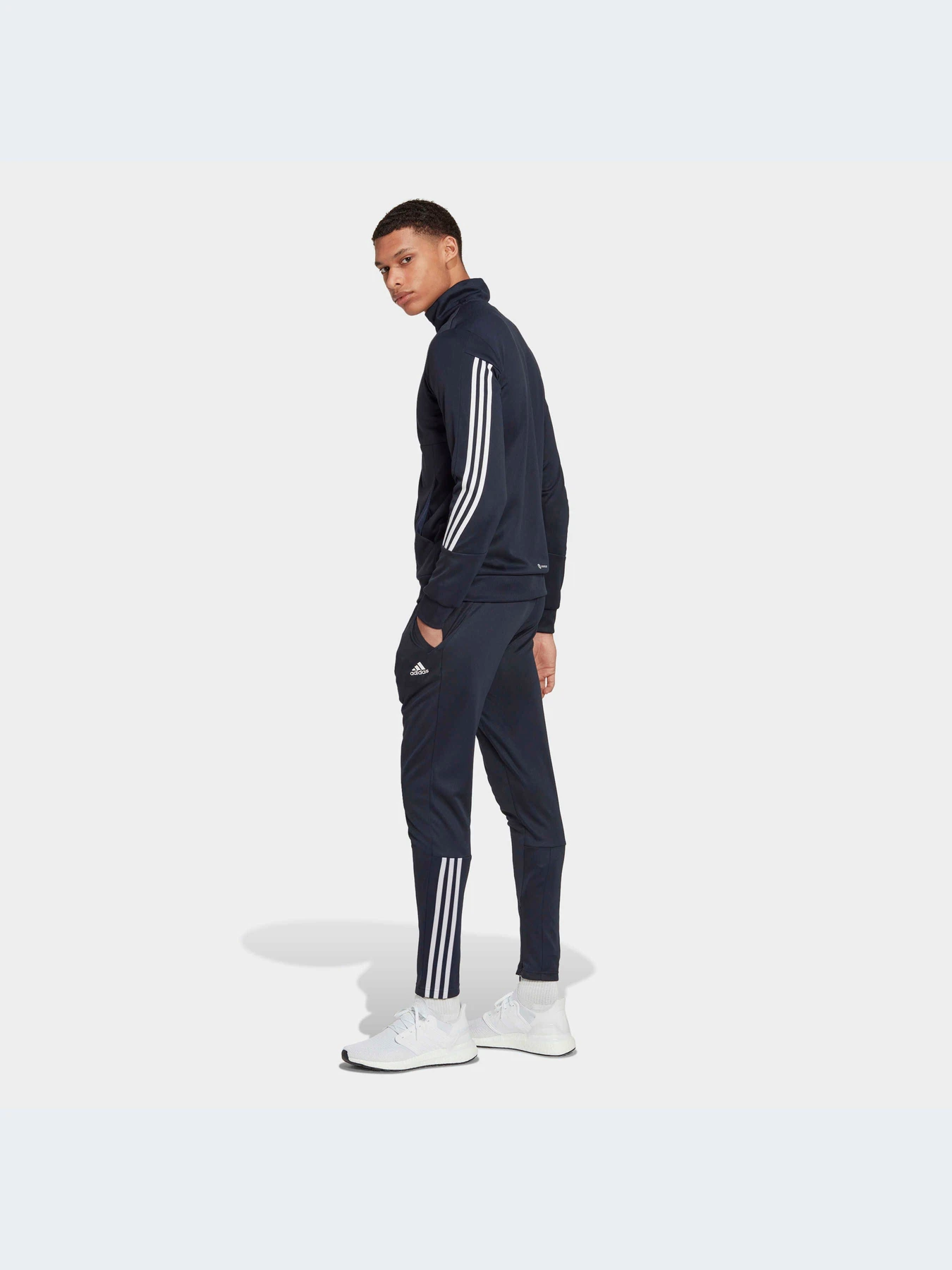 Костюмы Adidas модель HK4467 Костюмы Adidas модель HK4467 Фото