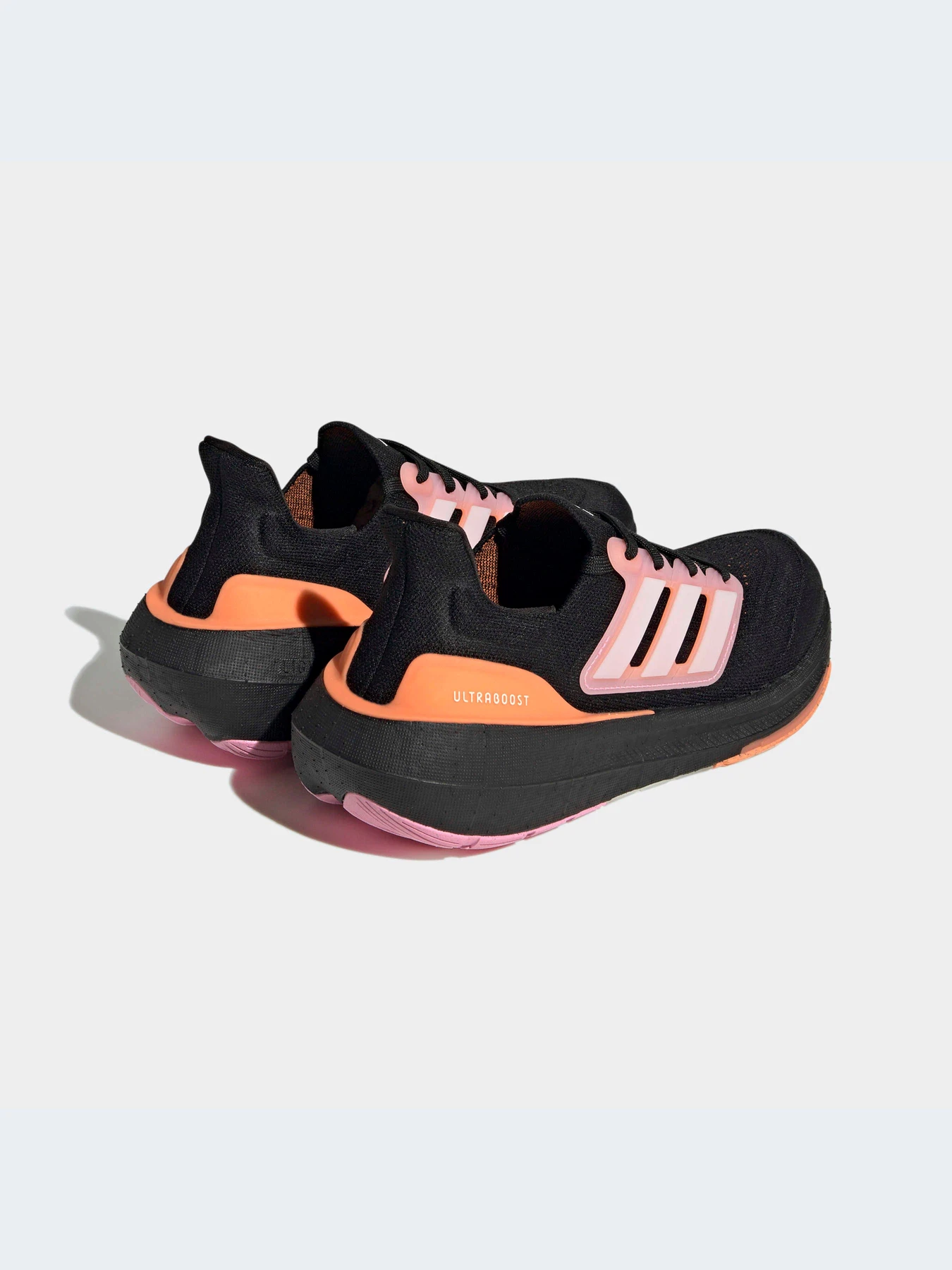 Кроссовки Adidas Ultraboost модель HQ8599 Кроссовки Adidas Ultraboost модель HQ8599 Фото