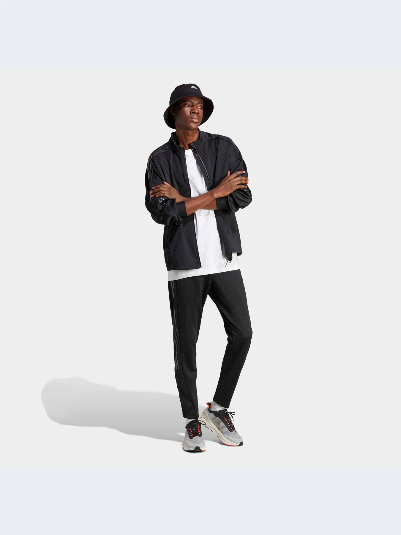 Куртки и дубленки Adidas Tiro модель HY3785 Куртки и дубленки Adidas Tiro модель HY3785 Фото