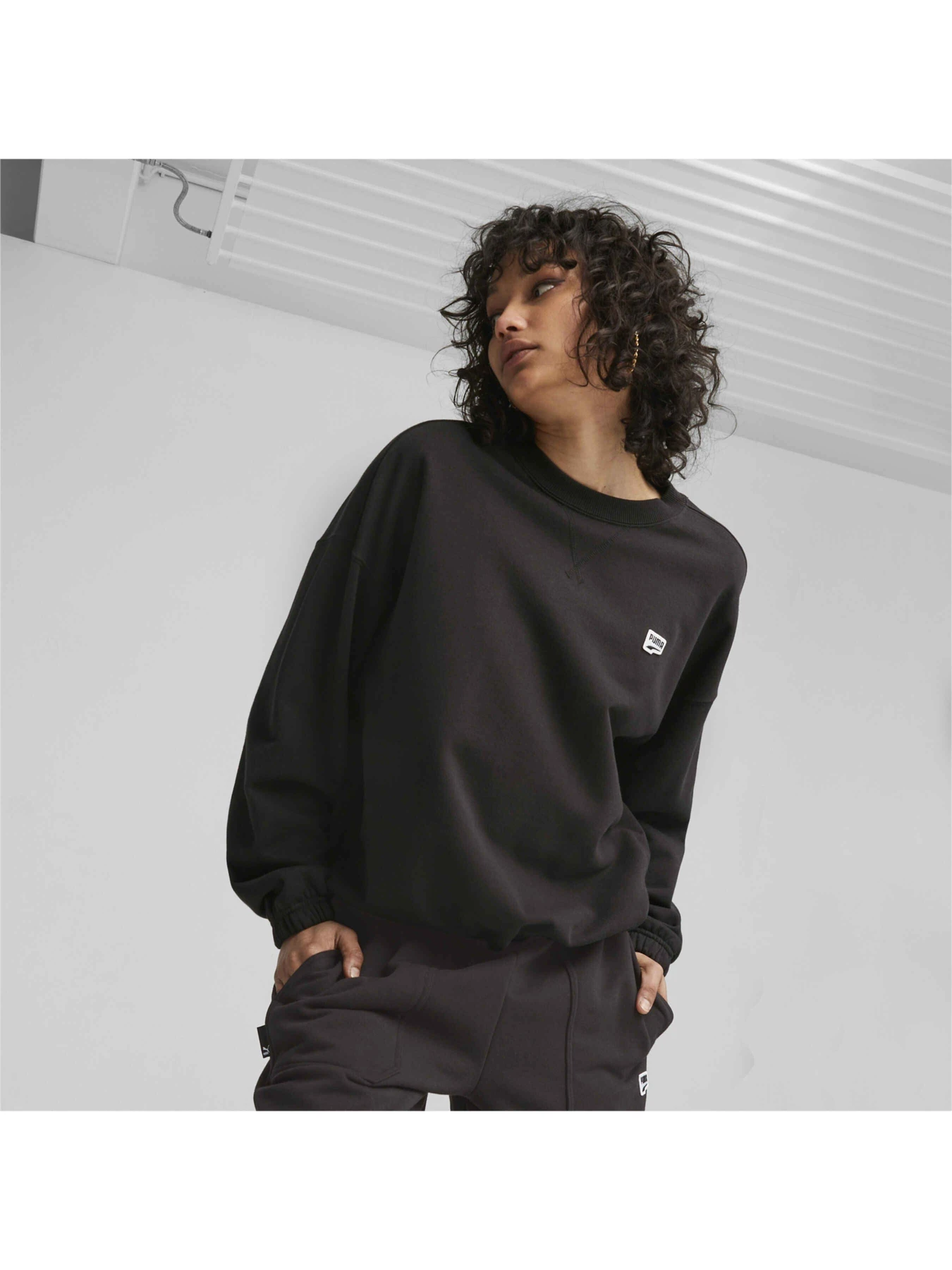 Худи и свитшоты PUMA Downtown Oversized Crew модель 621455 Худи и свитшоты PUMA Downtown Oversized Crew модель 621455 Фото