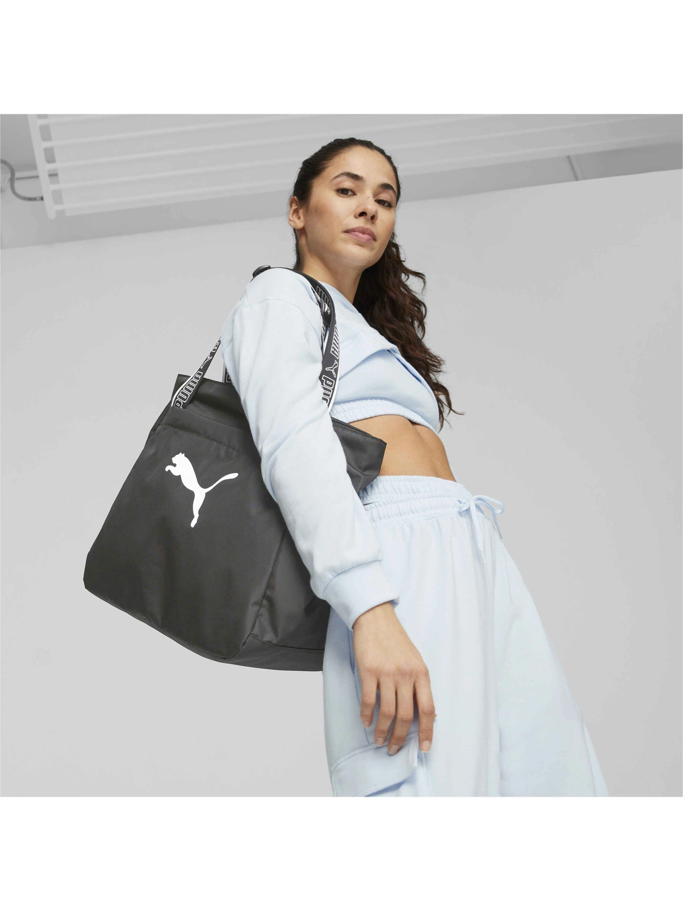 Сумки PUMA At Ess Tote Bag модель 090009 Сумки PUMA At Ess Tote Bag модель 090009 Фото