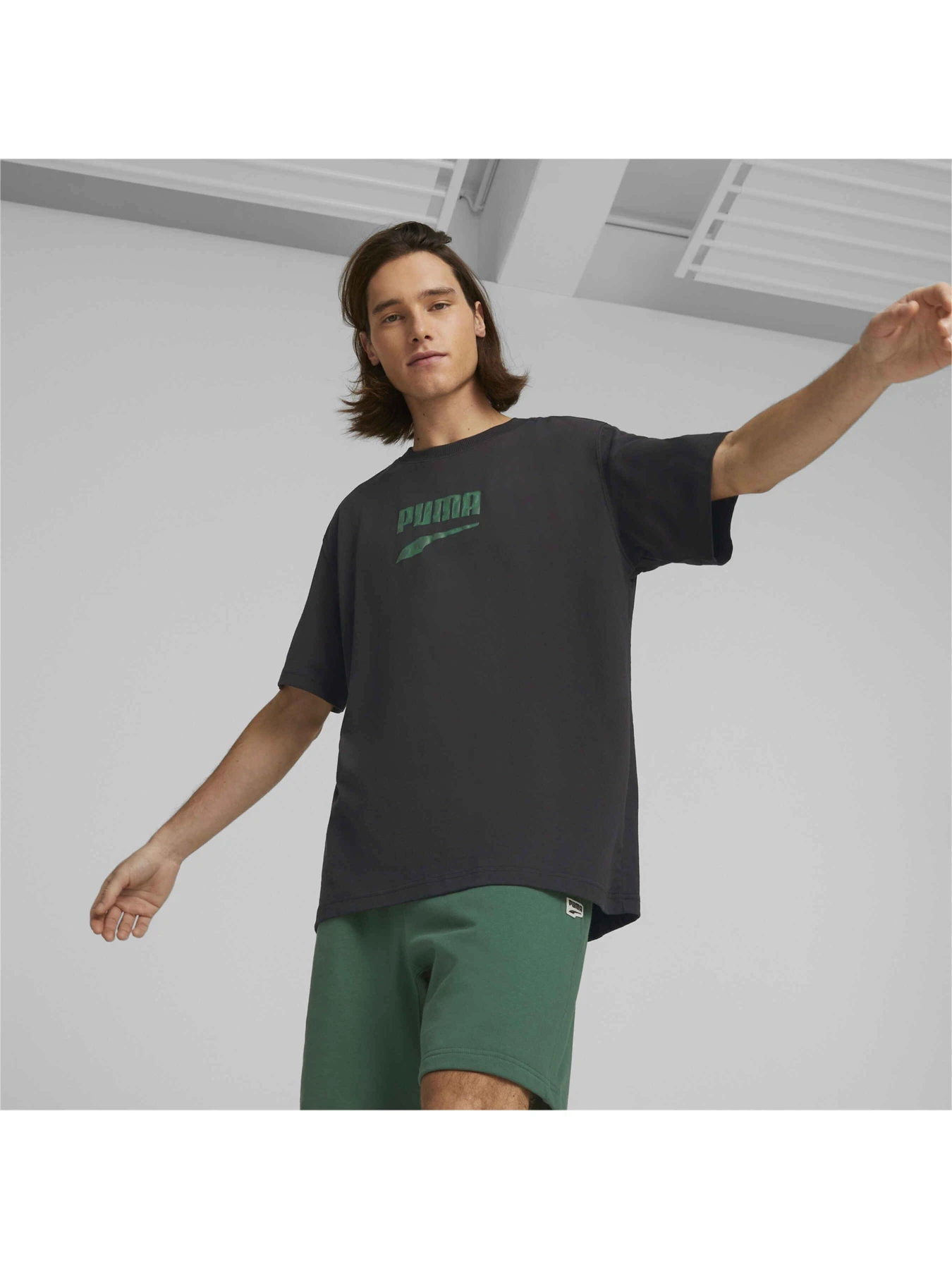 Футболки и поло PUMA Downtown Logo Graphic Tee модель 538243 Футболки и поло PUMA Downtown Logo Graphic Tee модель 538243 Фото
