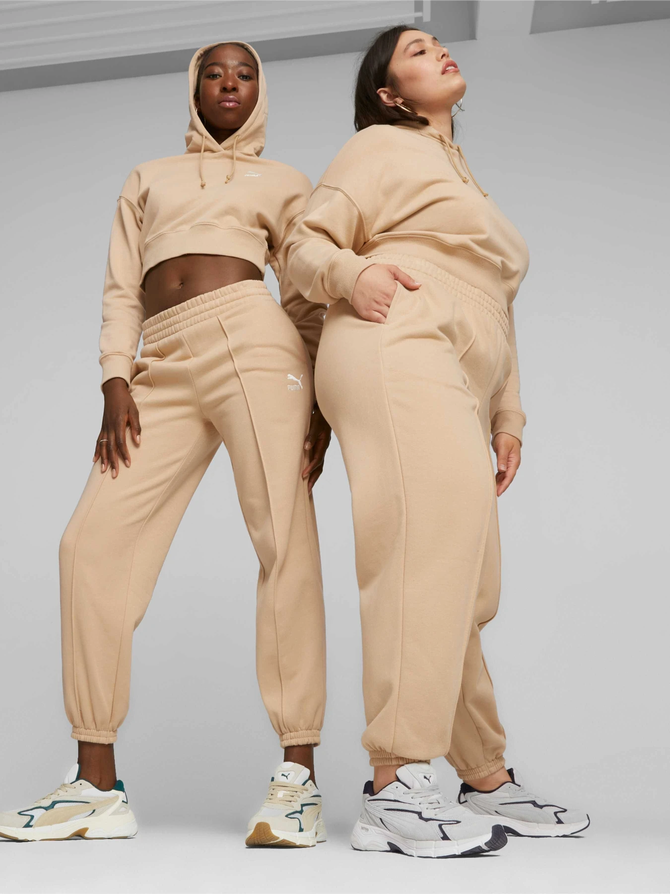 Брюки PUMA Classics Sweatpants модель 671751 Брюки PUMA Classics Sweatpants модель 671751 Фото
