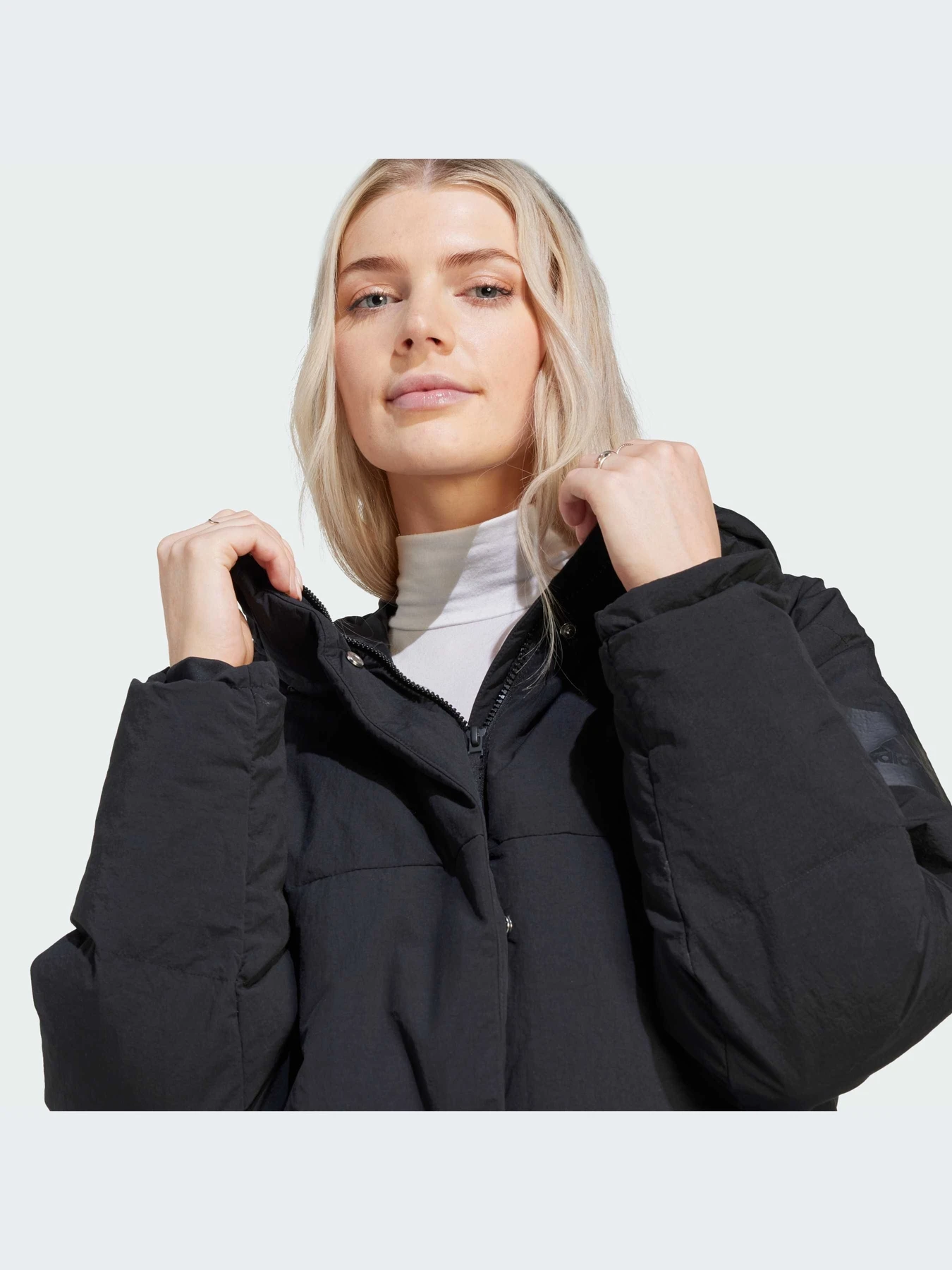 Куртки и дубленки Adidas модель IK3159 Куртки и дубленки Adidas модель IK3159 Фото