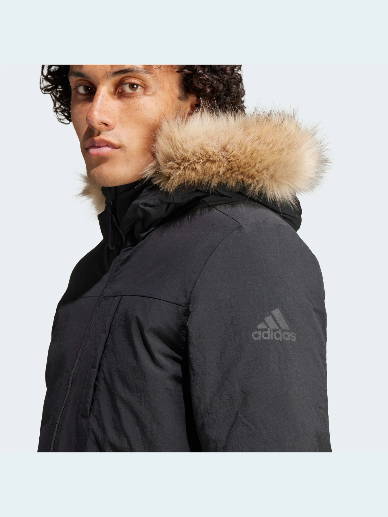 Куртки и дубленки Adidas модель IK0553 Куртки и дубленки Adidas модель IK0553 Фото