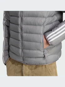 Куртки и дубленки Adidas модель HZ0689 Фото