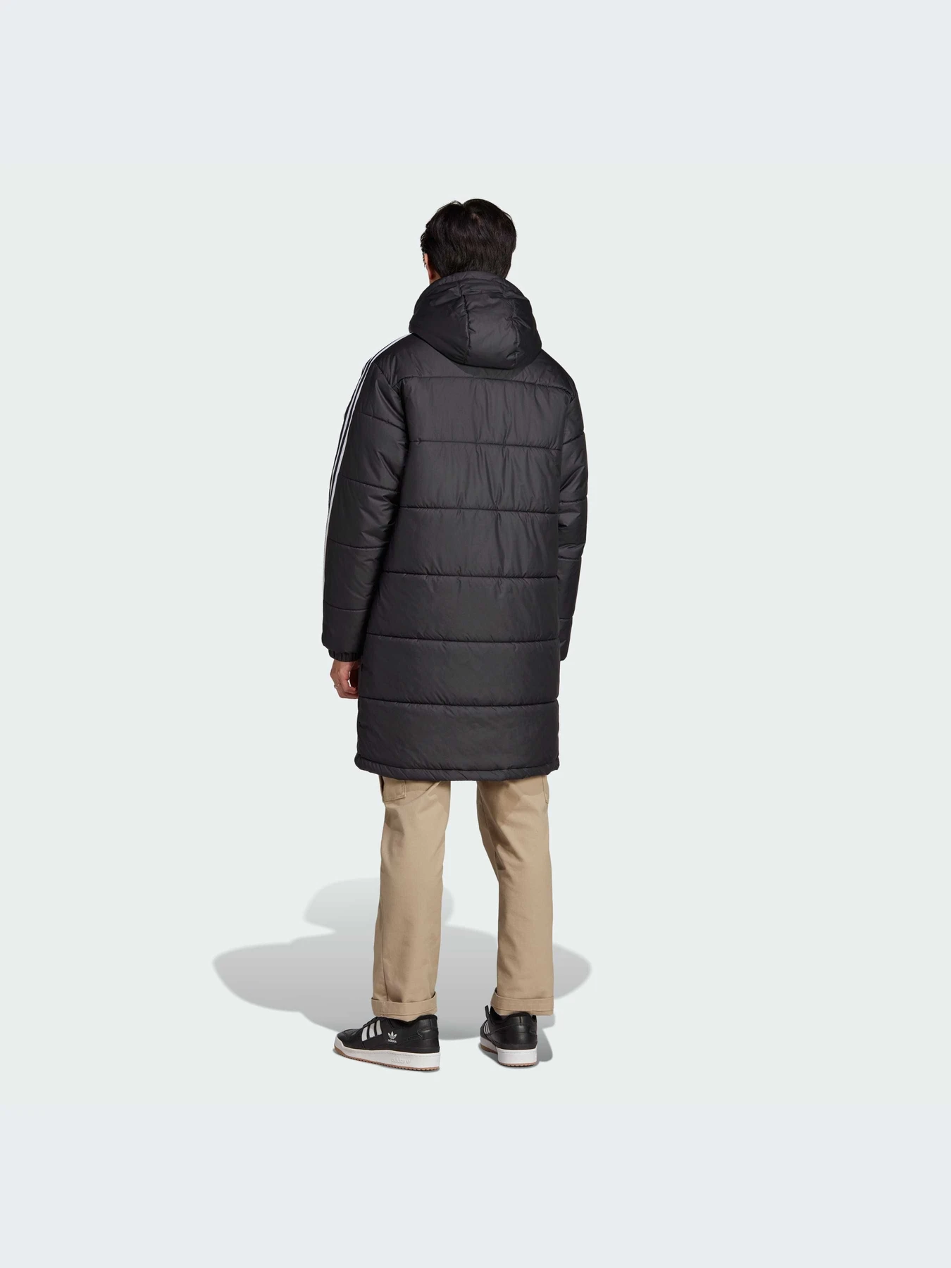 Куртки и дубленки Adidas Adicolor модель HZ0684 Куртки и дубленки Adidas Adicolor модель HZ0684 Фото