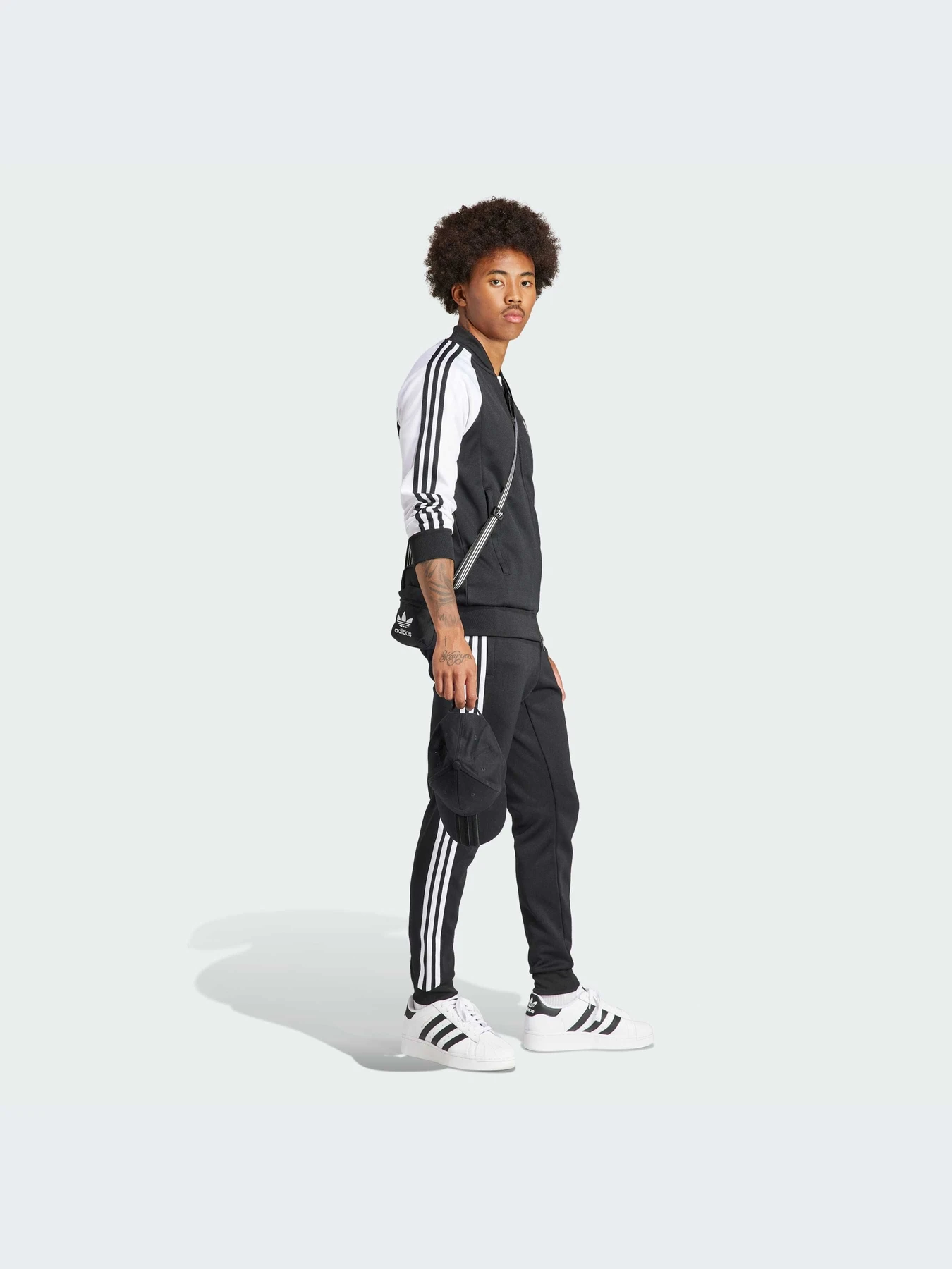 Худи и свитшоты Adidas модель IK7025 Худи и свитшоты Adidas модель IK7025 Фото