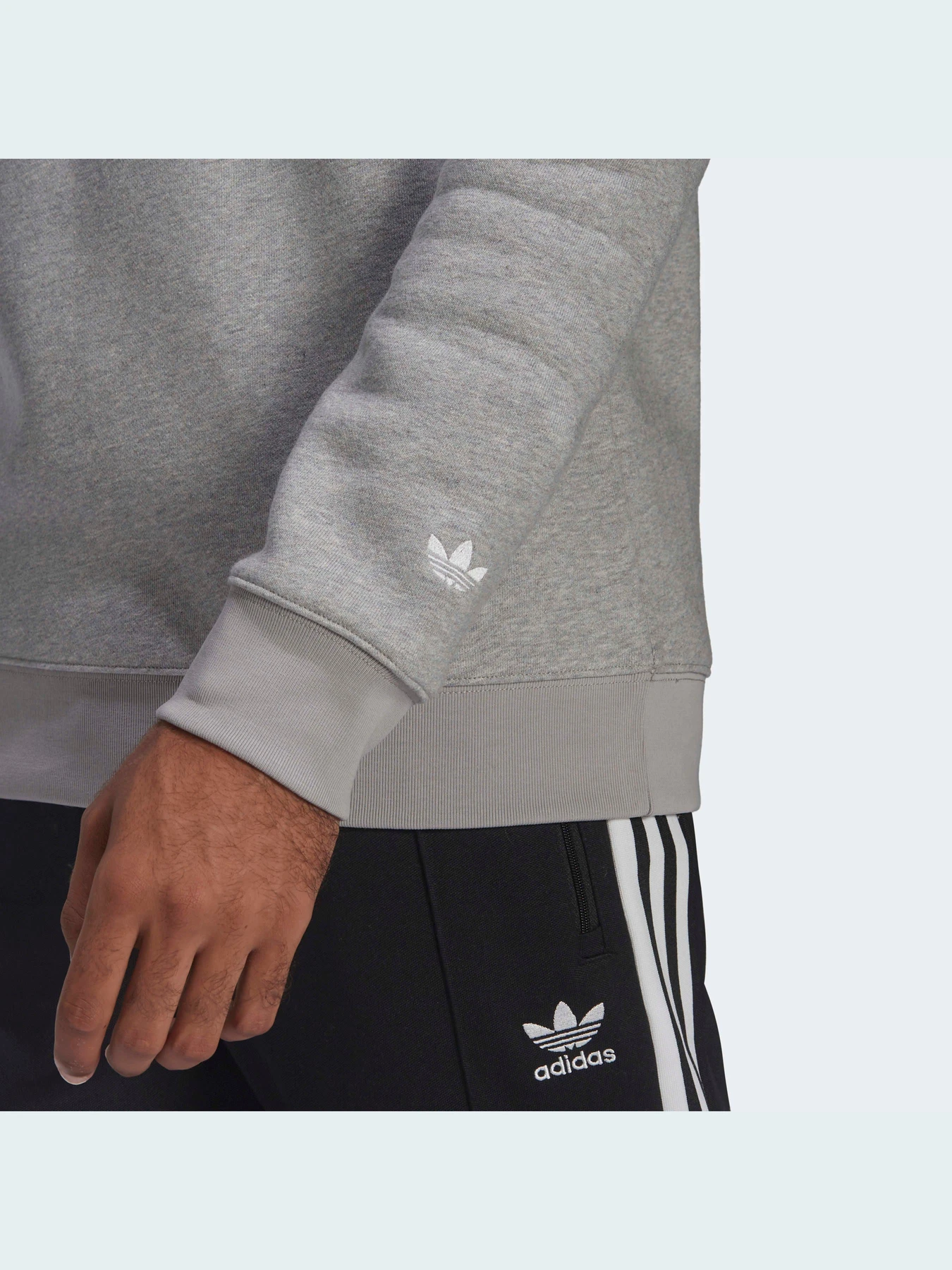 Худи и свитшоты Adidas Graphics модель HF4912 Худи и свитшоты Adidas Graphics модель HF4912 Фото