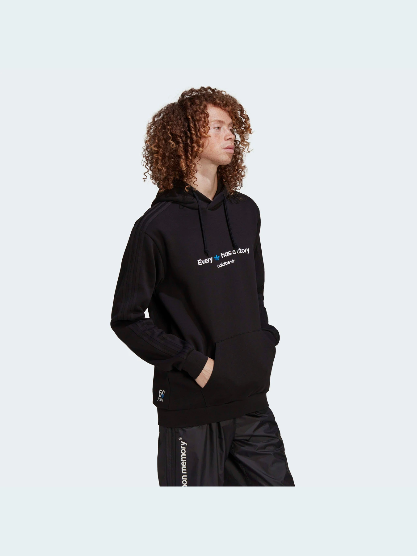 Худи и свитшоты Adidas Graphics модель HC7162 Худи и свитшоты Adidas Graphics модель HC7162 Фото