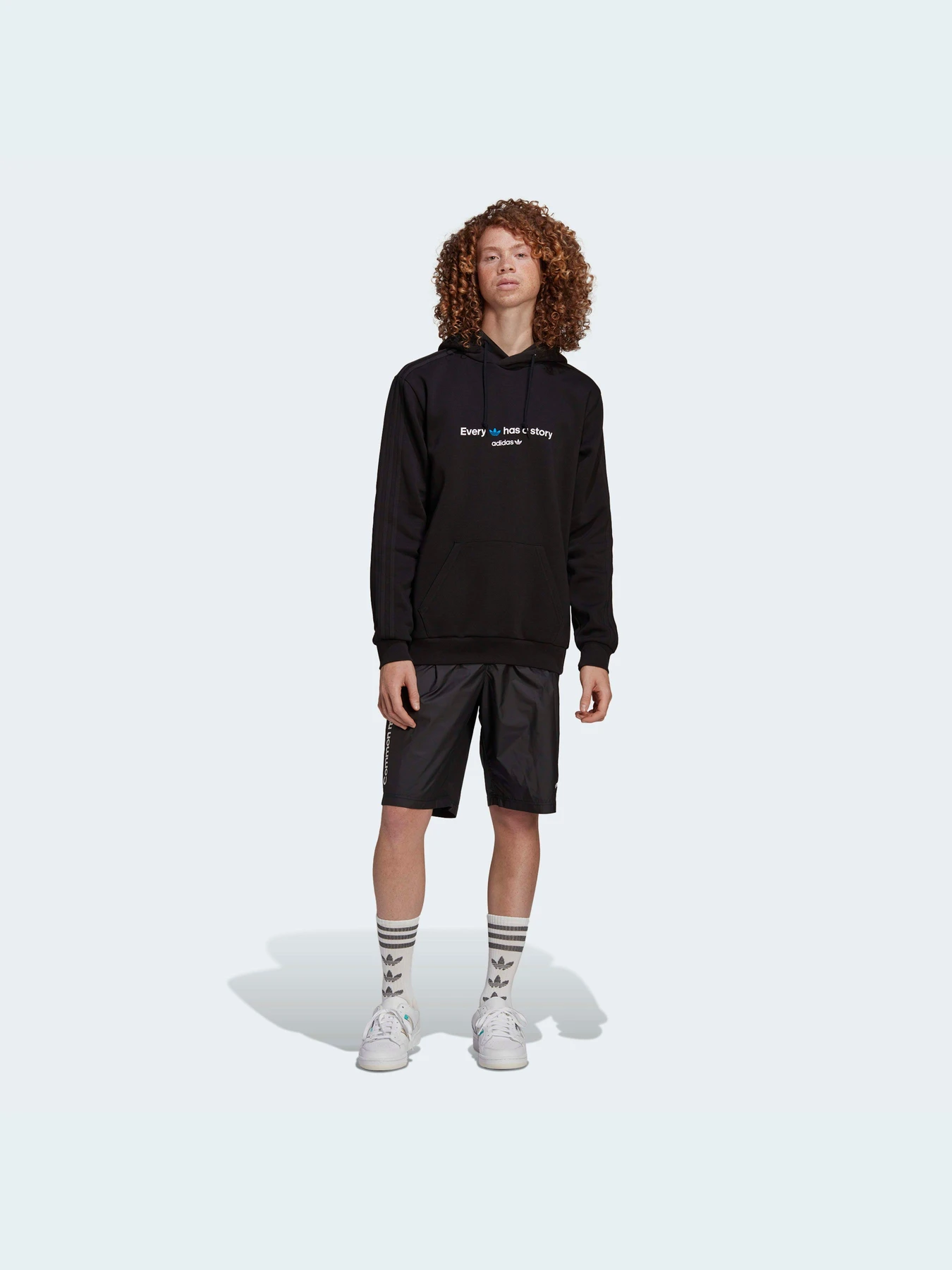 Худи и свитшоты Adidas Graphics модель HC7162 Худи и свитшоты Adidas Graphics модель HC7162 Фото