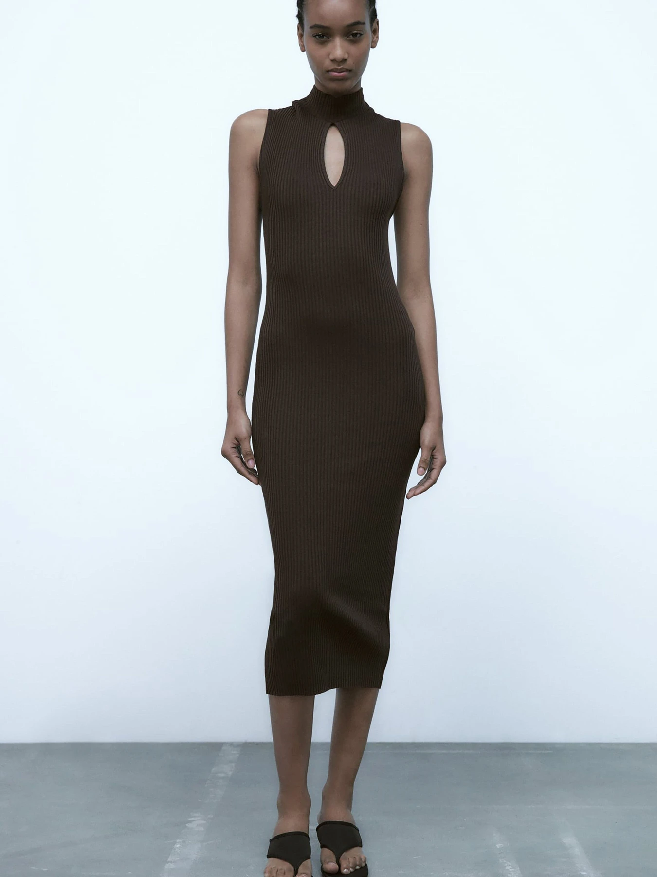 Платья ZARA модель 68619 Фото