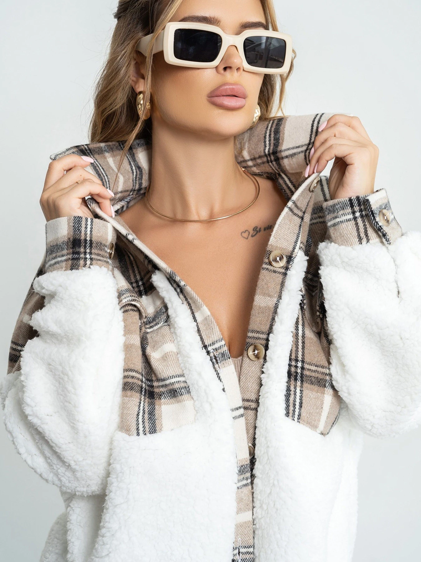 Куртки и дубленки ISSA Plus модель SA-493_beige Куртки и дубленки ISSA Plus модель SA-493_beige Фото