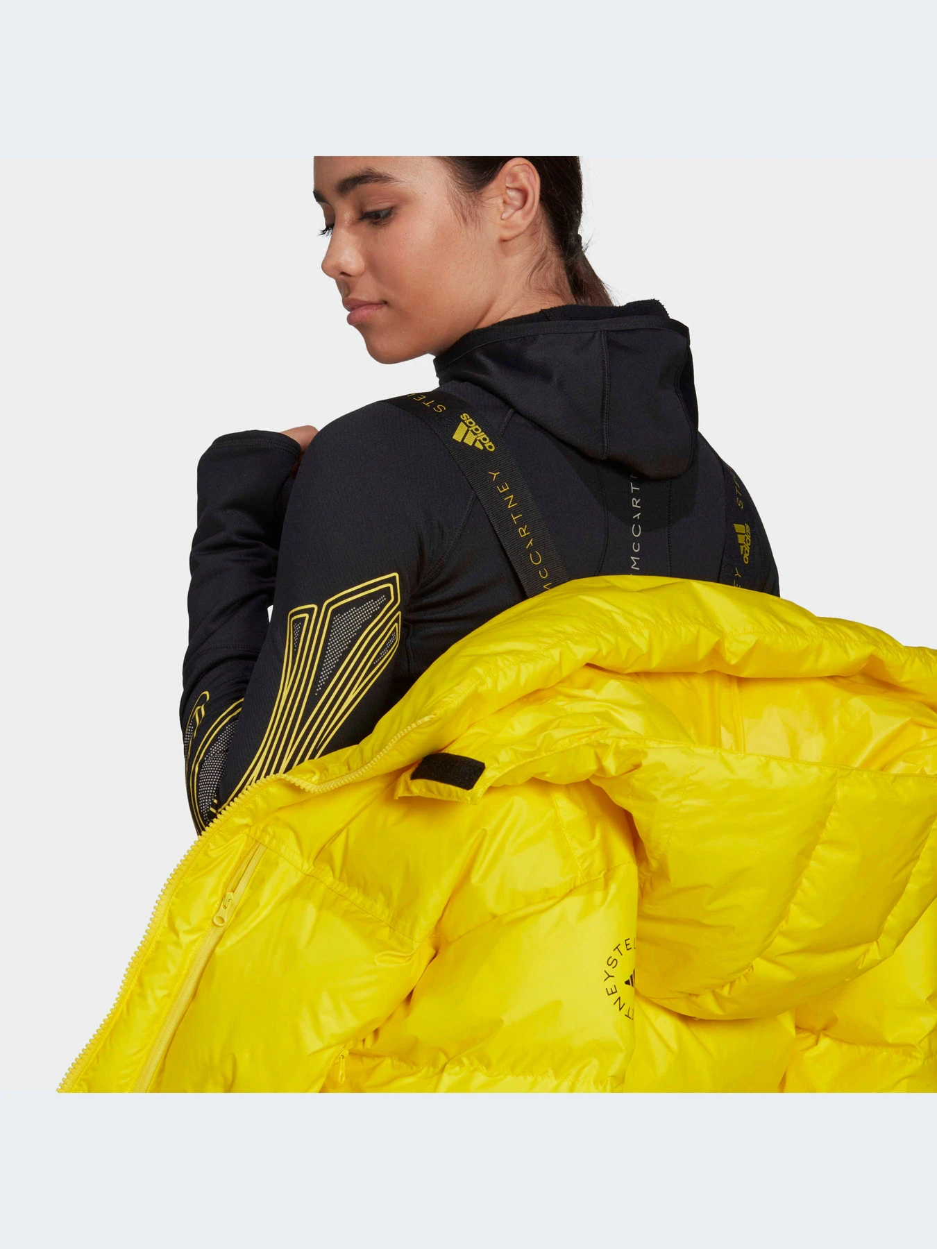 Куртки и дубленки Adidas модель HG6891 Куртки и дубленки Adidas модель HG6891 Фото