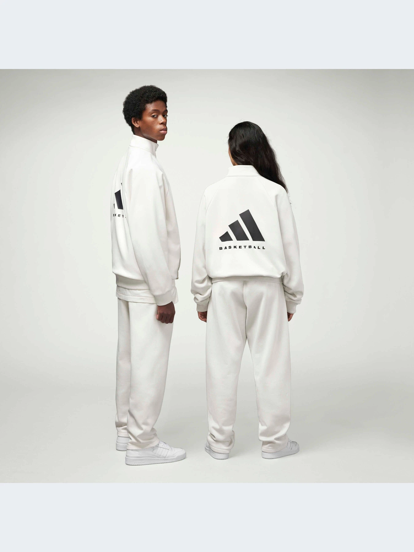 Худи и свитшоты Adidas модель HN9271 Худи и свитшоты Adidas модель HN9271 Фото