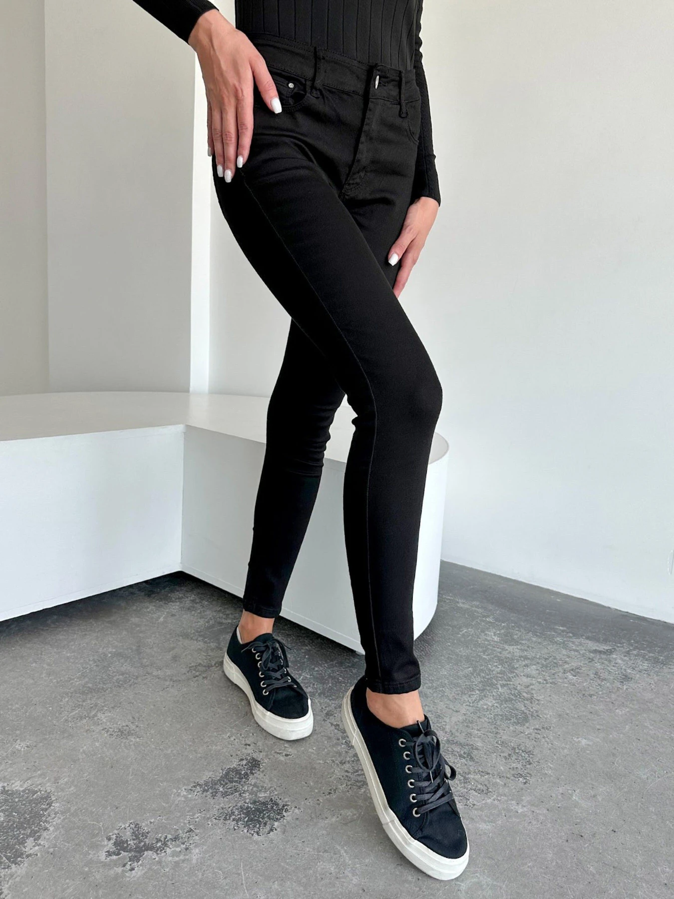 Джинсы ISSA Plus модель WN20-542_black Джинсы ISSA Plus модель WN20-542_black Фото
