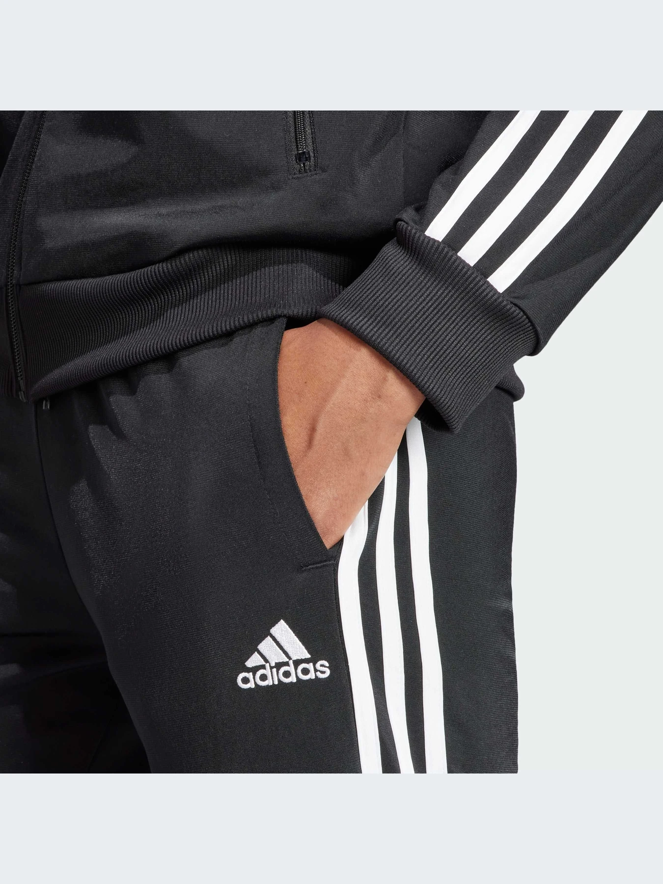 Костюмы Adidas модель IJ8781 Костюмы Adidas модель IJ8781 Фото