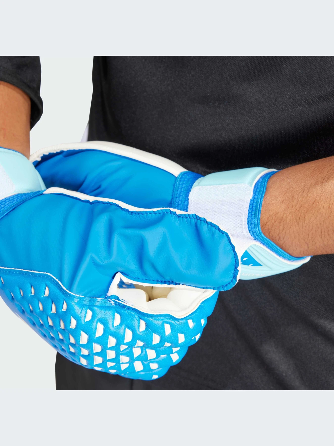 Перчатки для спорта Adidas Predator модель IA0876 Перчатки для спорта Adidas Predator модель IA0876 Фото