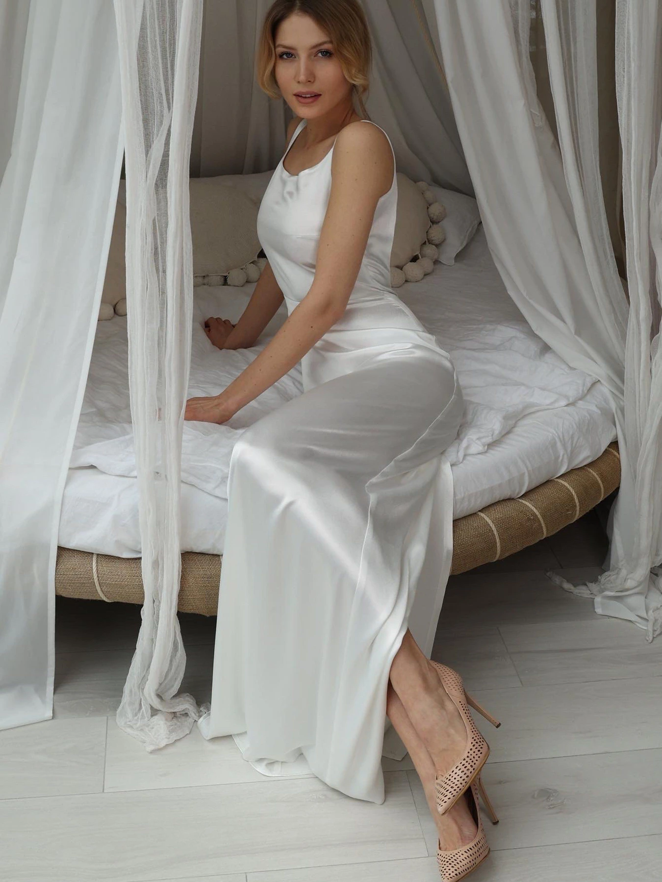 Платья Anais Gose Silhuette модель dress.maxi.silhuette.white.001 Фото