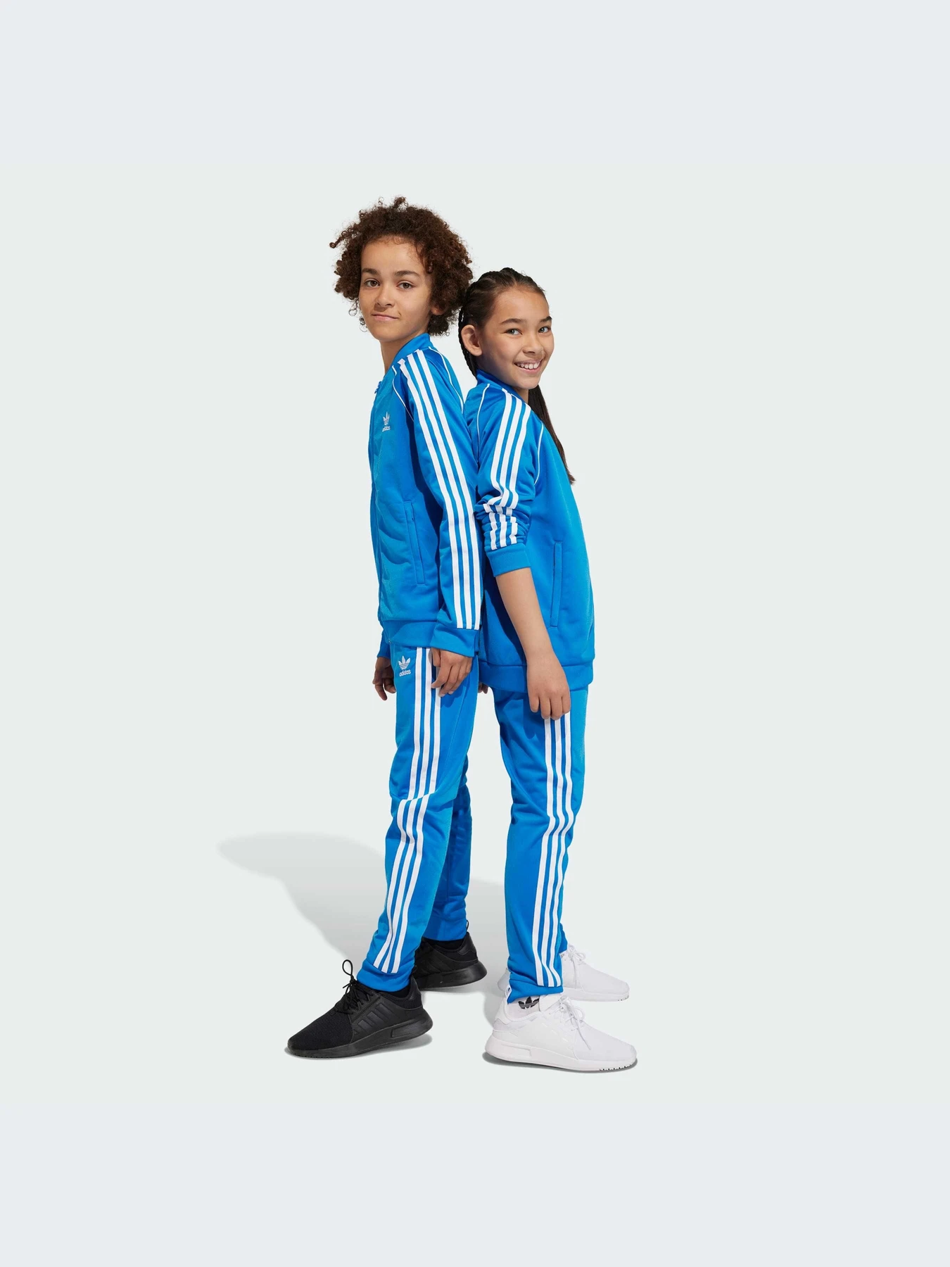 Брюки Adidas Adicolor модель IN4758 Фото