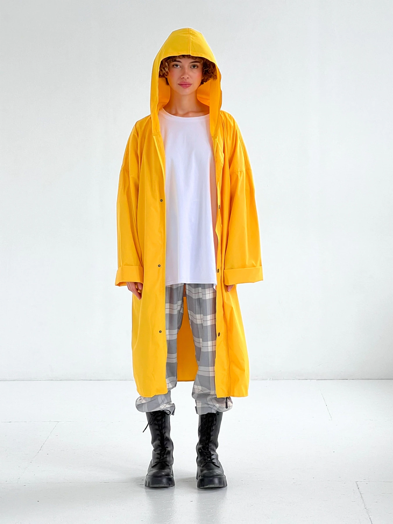 Пальто и плащи IJ модель ij-raincoat-yellow Пальто и плащи IJ модель ij-raincoat-yellow Фото