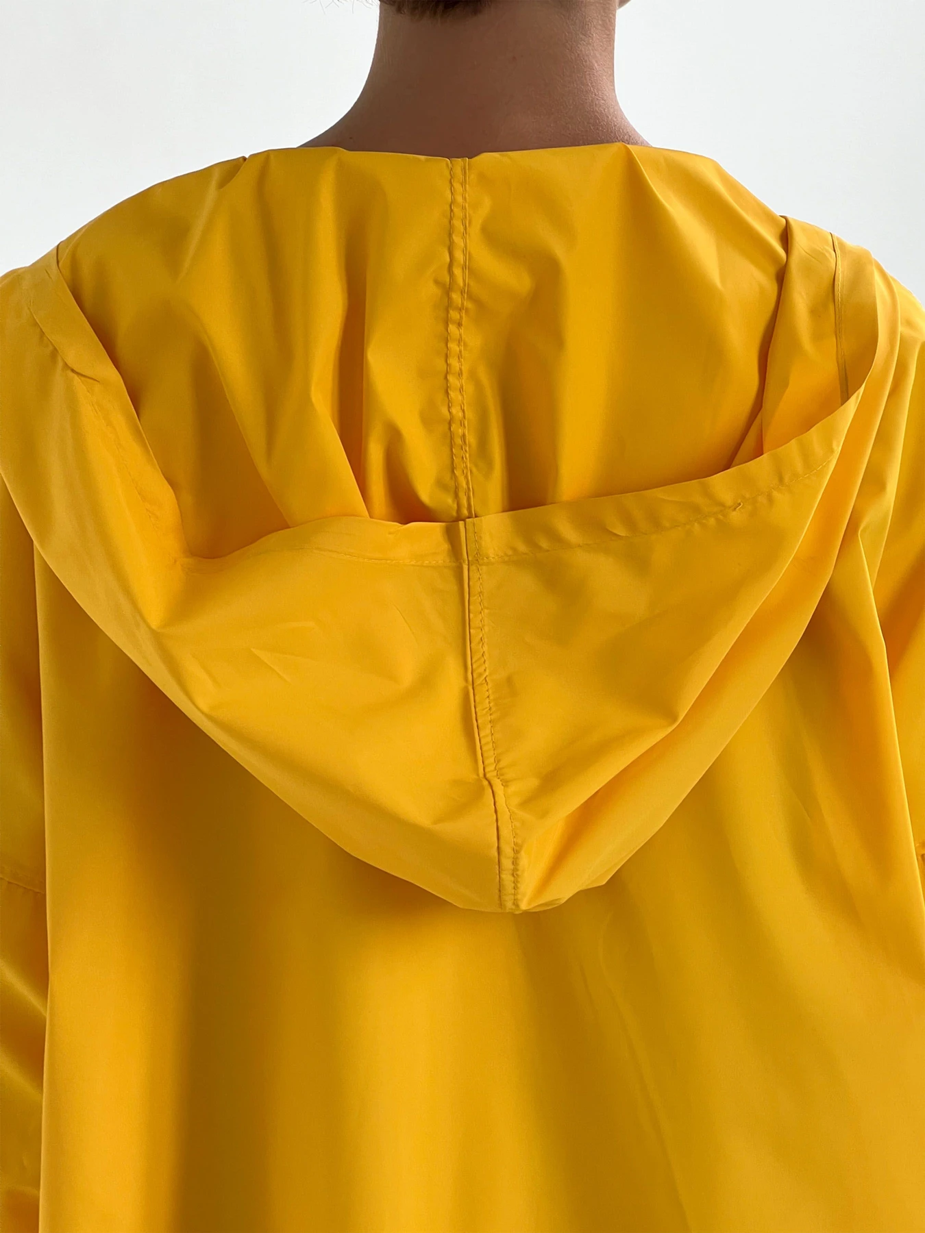 Пальто и плащи IJ модель ij-raincoat-yellow Пальто и плащи IJ модель ij-raincoat-yellow Фото