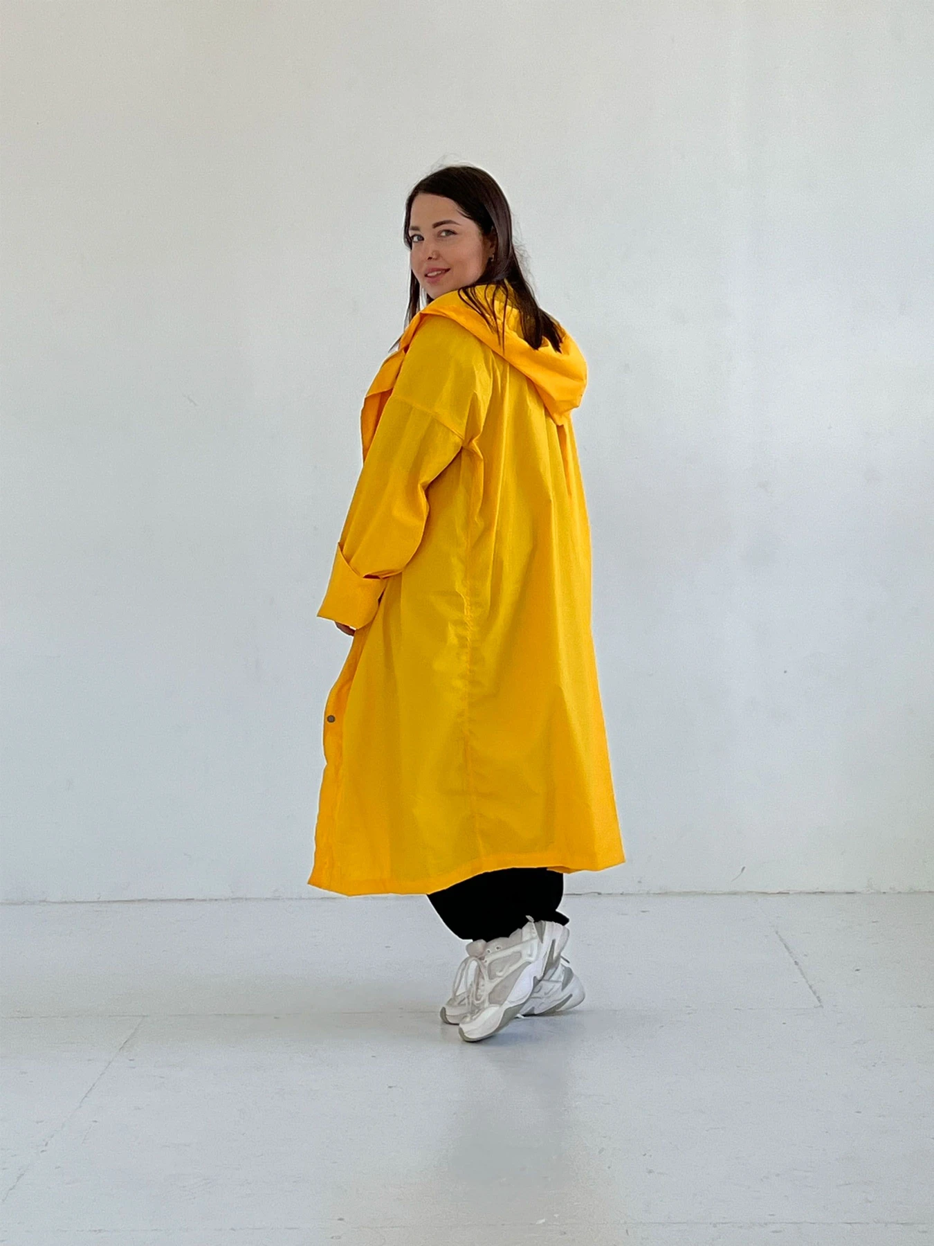 Пальто и плащи IJ модель ij-raincoat-yellow Пальто и плащи IJ модель ij-raincoat-yellow Фото