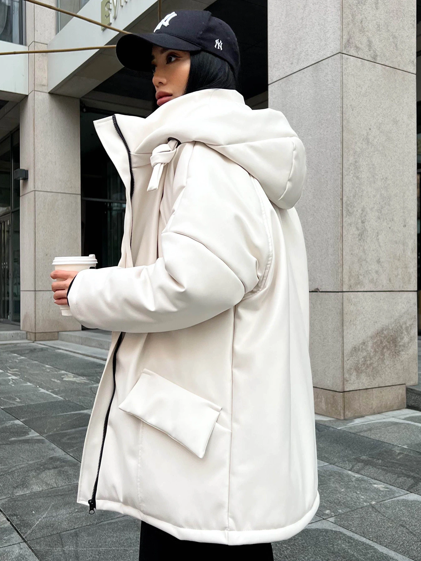Куртки та дублянки Jadone Fashion модель Zymova_kurtka_Savi_bila Фото