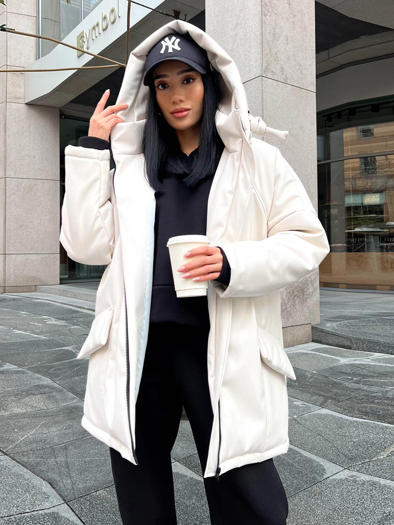 Куртки та дублянки Jadone Fashion модель Zymova_kurtka_Savi_bila Фото