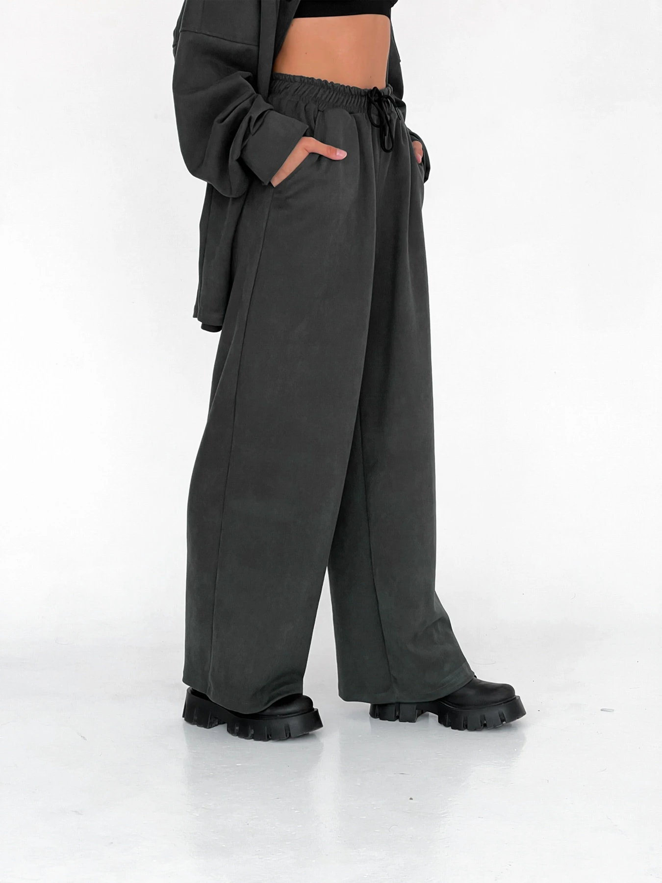 Брюки IJ модель ij-pants-wide-zamsh-grafit Брюки IJ модель ij-pants-wide-zamsh-grafit Фото