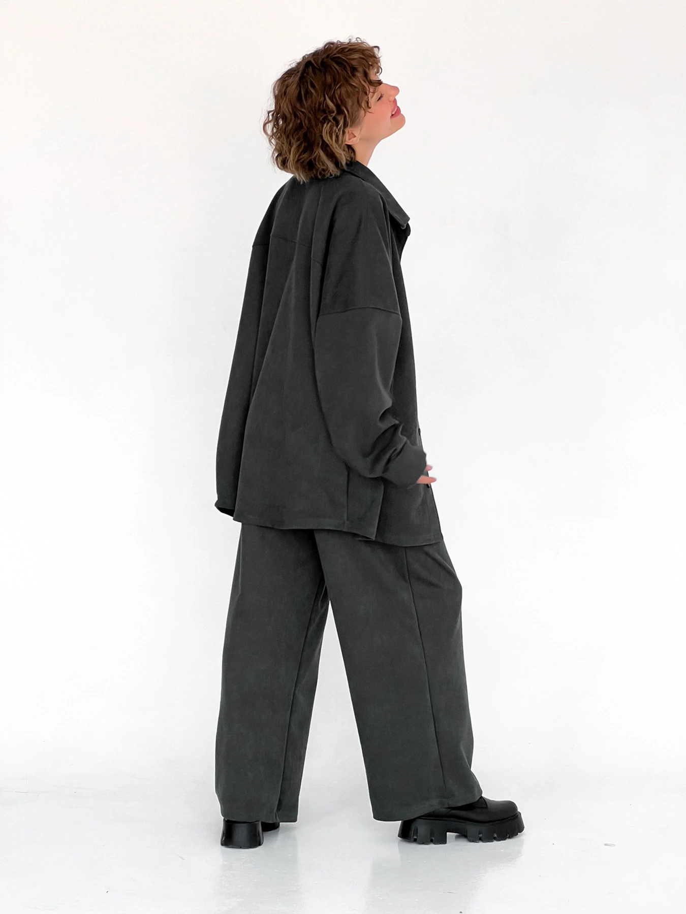 Брюки IJ модель ij-pants-wide-zamsh-grafit Брюки IJ модель ij-pants-wide-zamsh-grafit Фото