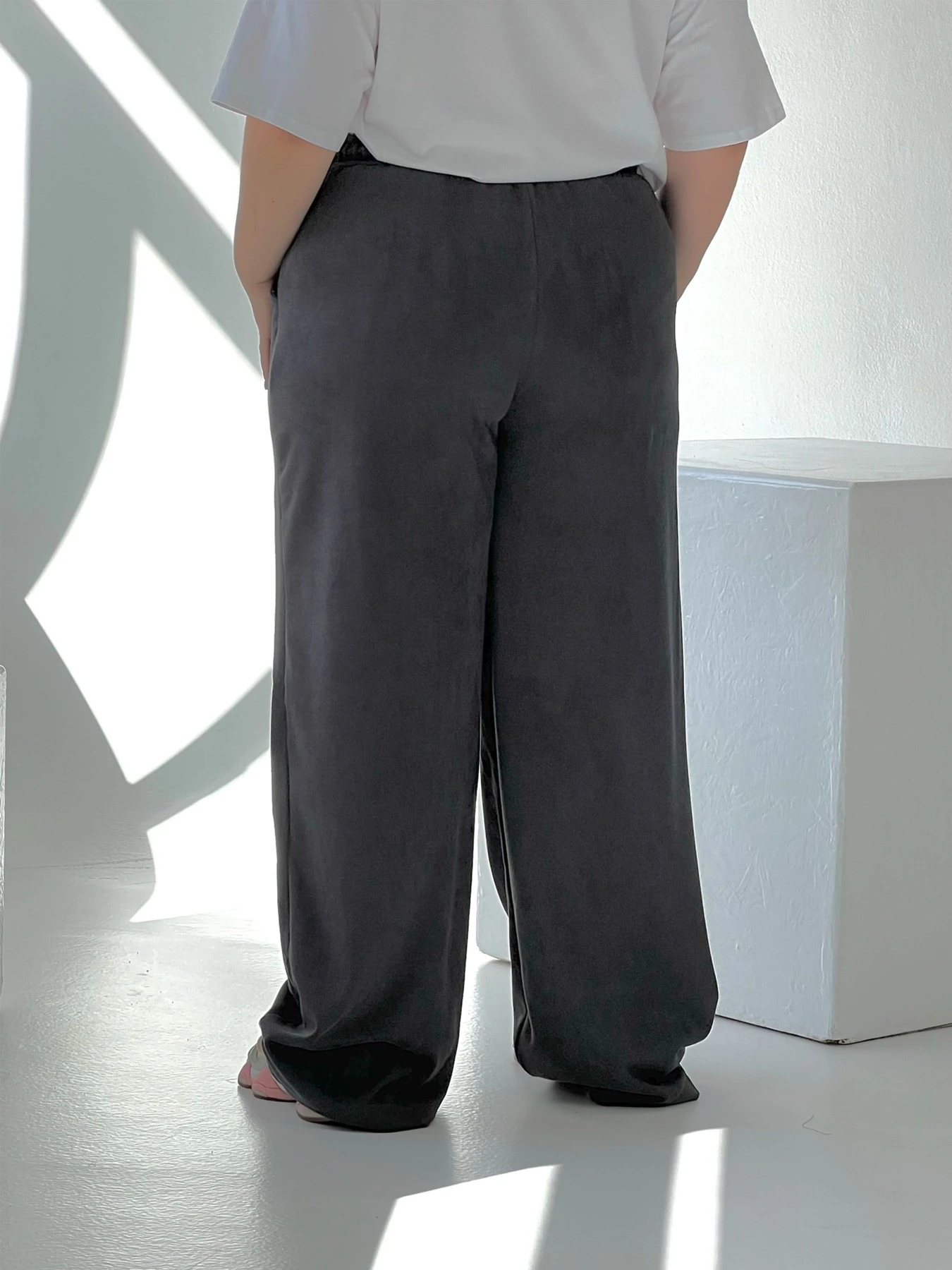Брюки IJ модель ij-pants-wide-zamsh-grafit Брюки IJ модель ij-pants-wide-zamsh-grafit Фото
