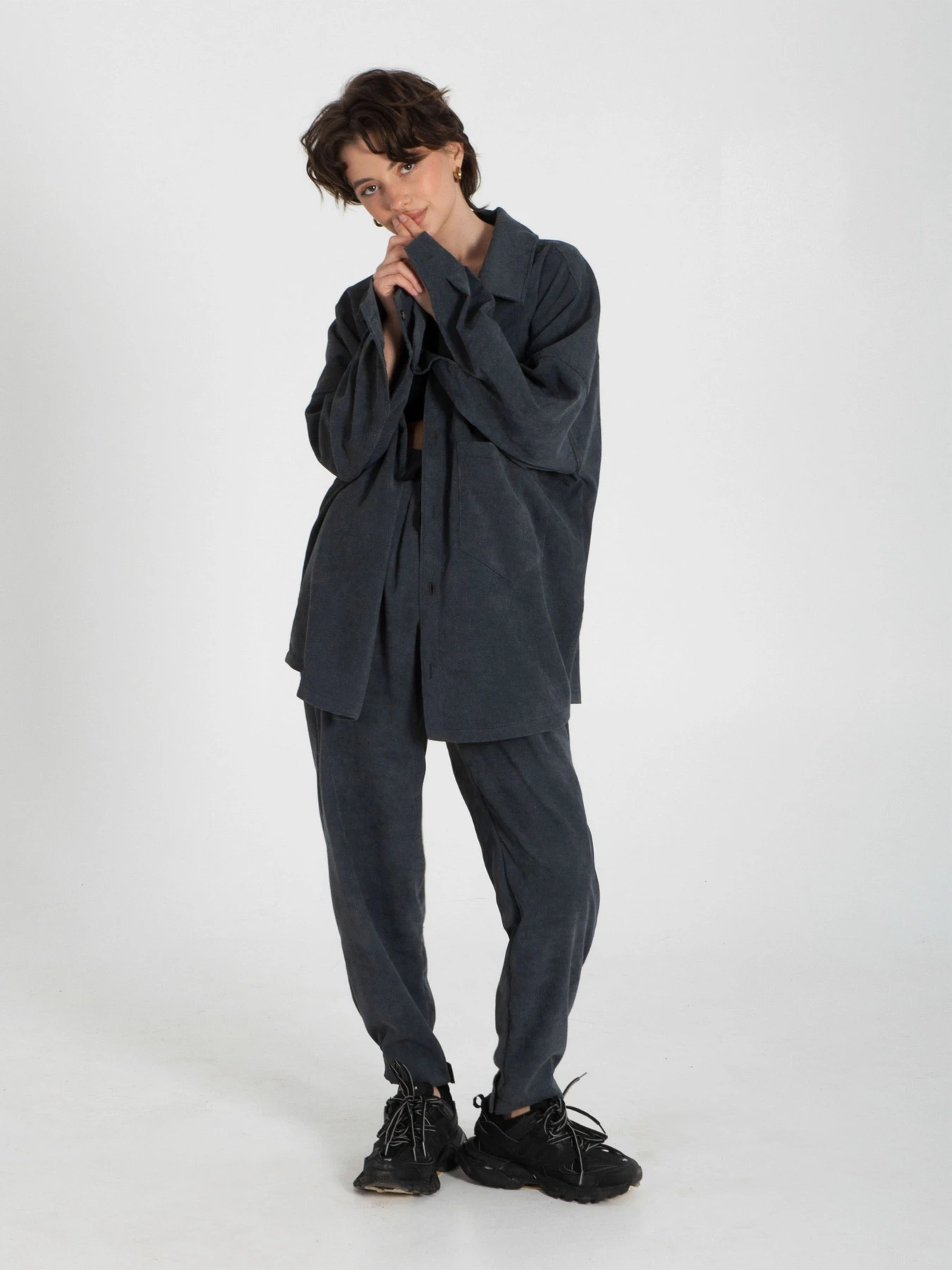 Брюки IJ модель ij-pants-lip-velvet-grafit Брюки IJ модель ij-pants-lip-velvet-grafit Фото