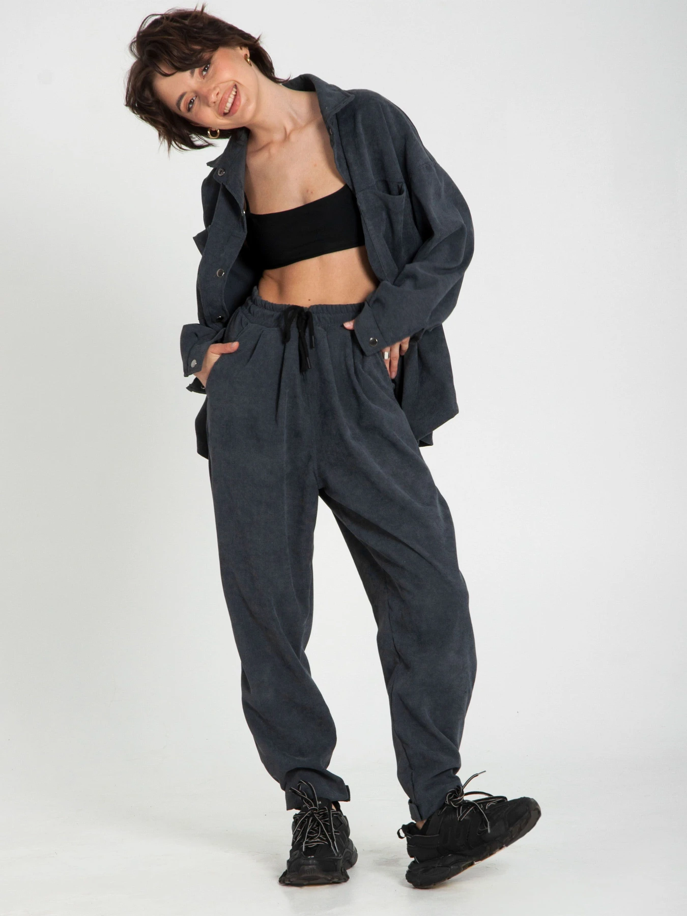 Брюки IJ модель ij-pants-lip-velvet-grafit Брюки IJ модель ij-pants-lip-velvet-grafit Фото