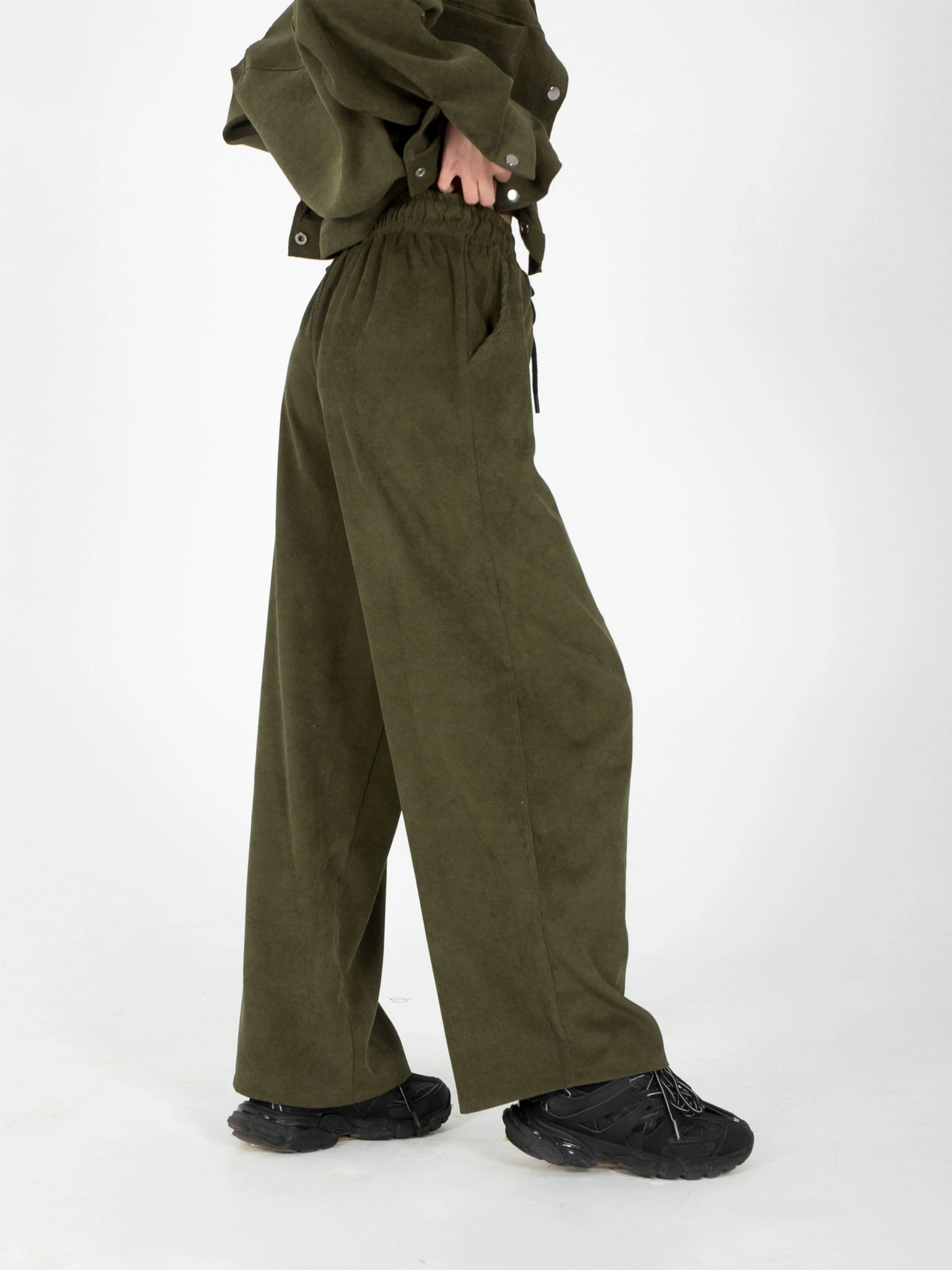 Брюки IJ модель ij-pants-wide-velvet-haki Брюки IJ модель ij-pants-wide-velvet-haki Фото
