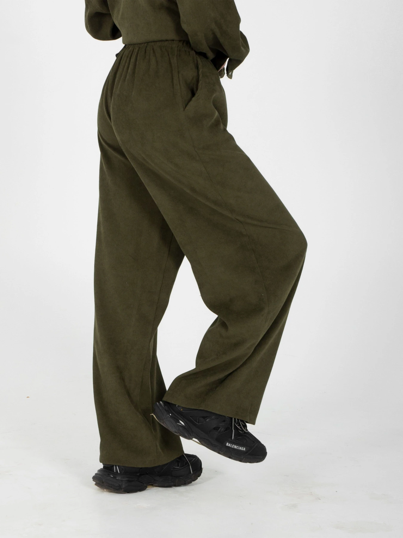 Брюки IJ модель ij-pants-wide-velvet-haki Брюки IJ модель ij-pants-wide-velvet-haki Фото