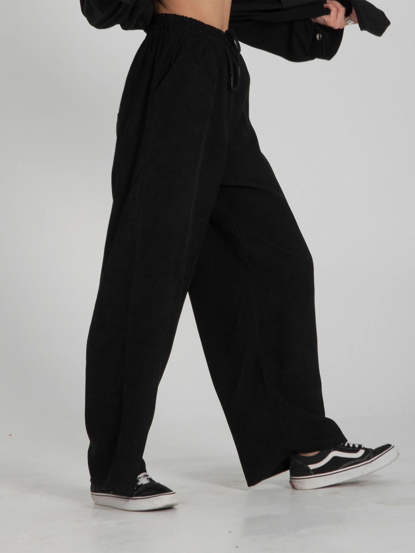 Брюки IJ модель ij-pants-wide-velvet-black Брюки IJ модель ij-pants-wide-velvet-black Фото