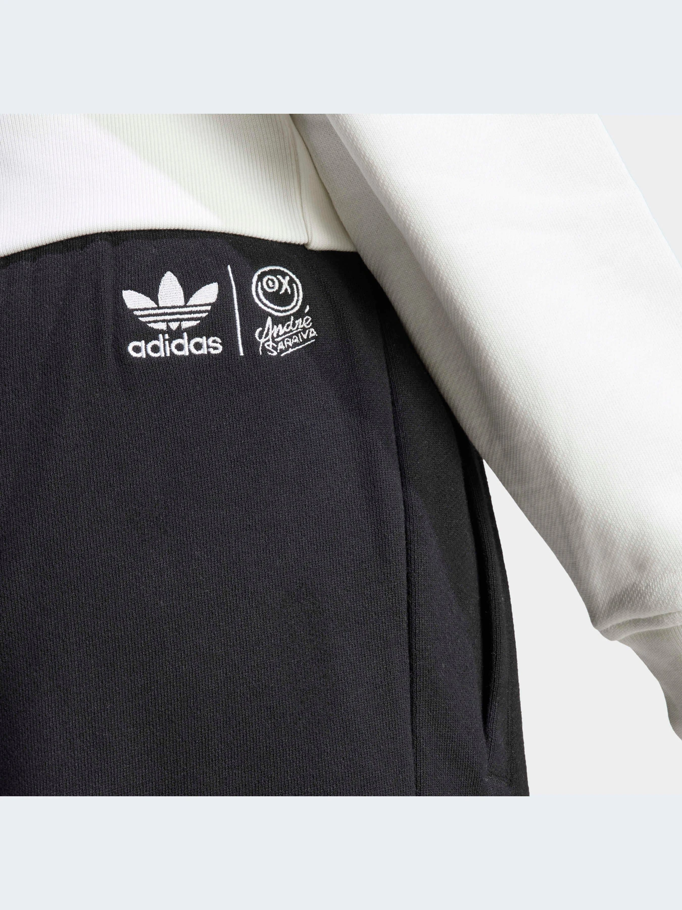 Брюки Adidas Graphics модель HY4265 Брюки Adidas Graphics модель HY4265 Фото