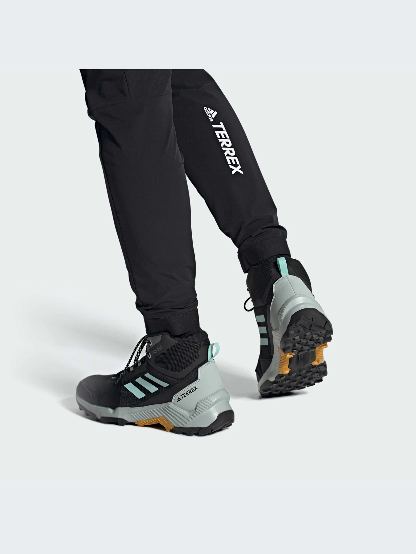 Ботинки и сапоги Adidas модель IF4912 Ботинки и сапоги Adidas модель IF4912 Фото