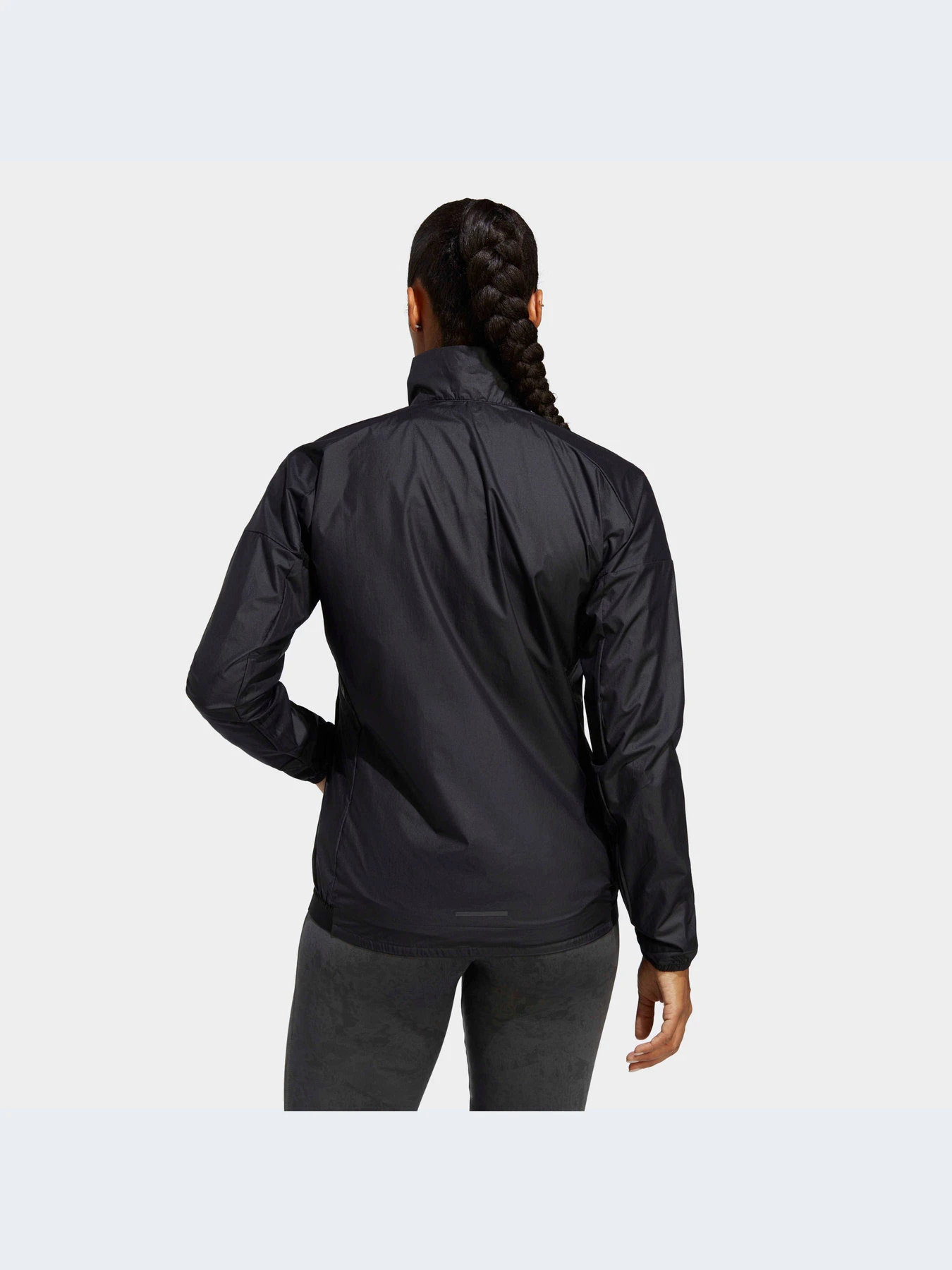 Куртки и дубленки Adidas модель HM4026 Куртки и дубленки Adidas модель HM4026 Фото