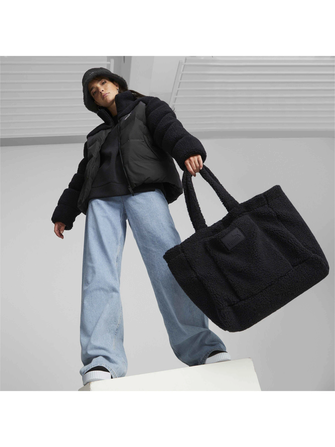 Сумки PUMA Core Sherpa Tote Bag модель 079163 Фото