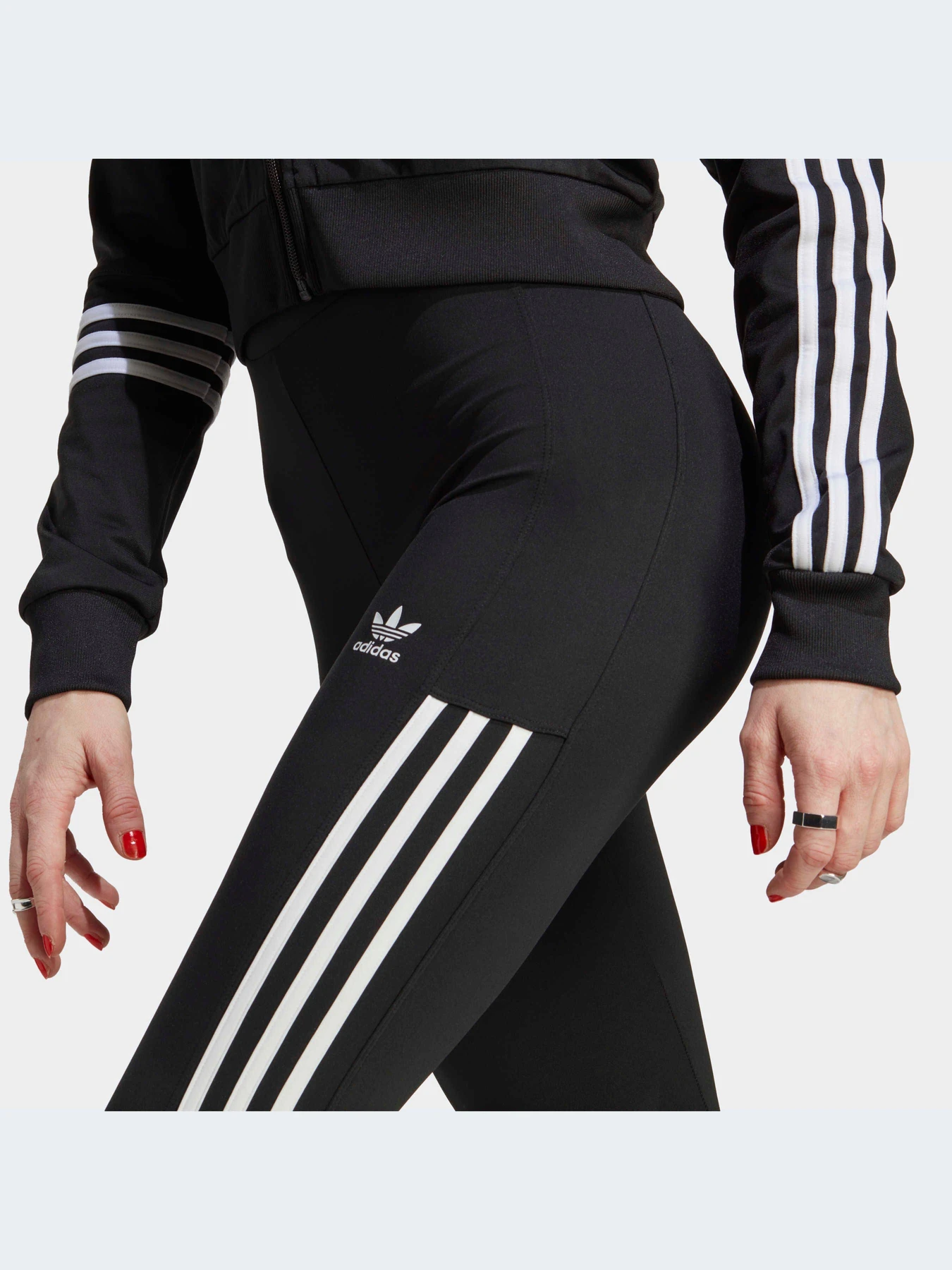 Брюки Adidas Adicolor модель IC2383 Фото
