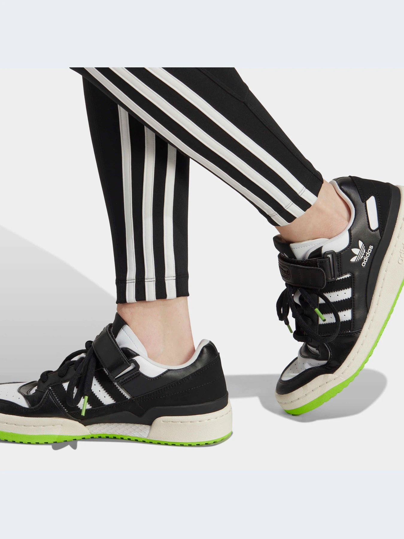 Брюки Adidas Adicolor модель IC2383 Фото