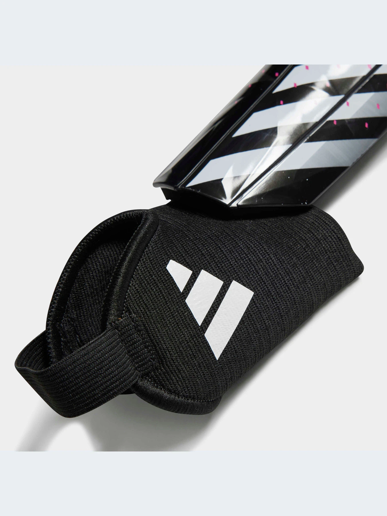 Щитки Adidas Predator модель HN5582 Щитки Adidas Predator модель HN5582 Фото