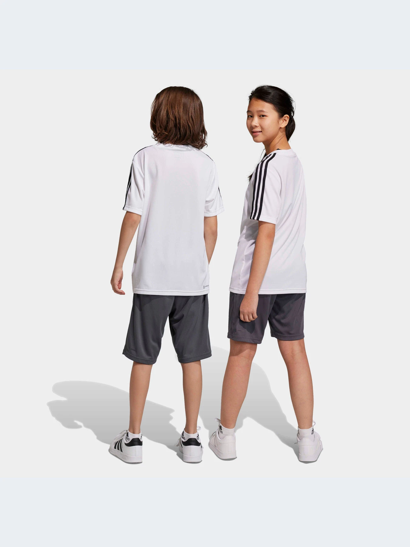 Костюмы Adidas модель HS1608 Костюмы Adidas модель HS1608 Фото