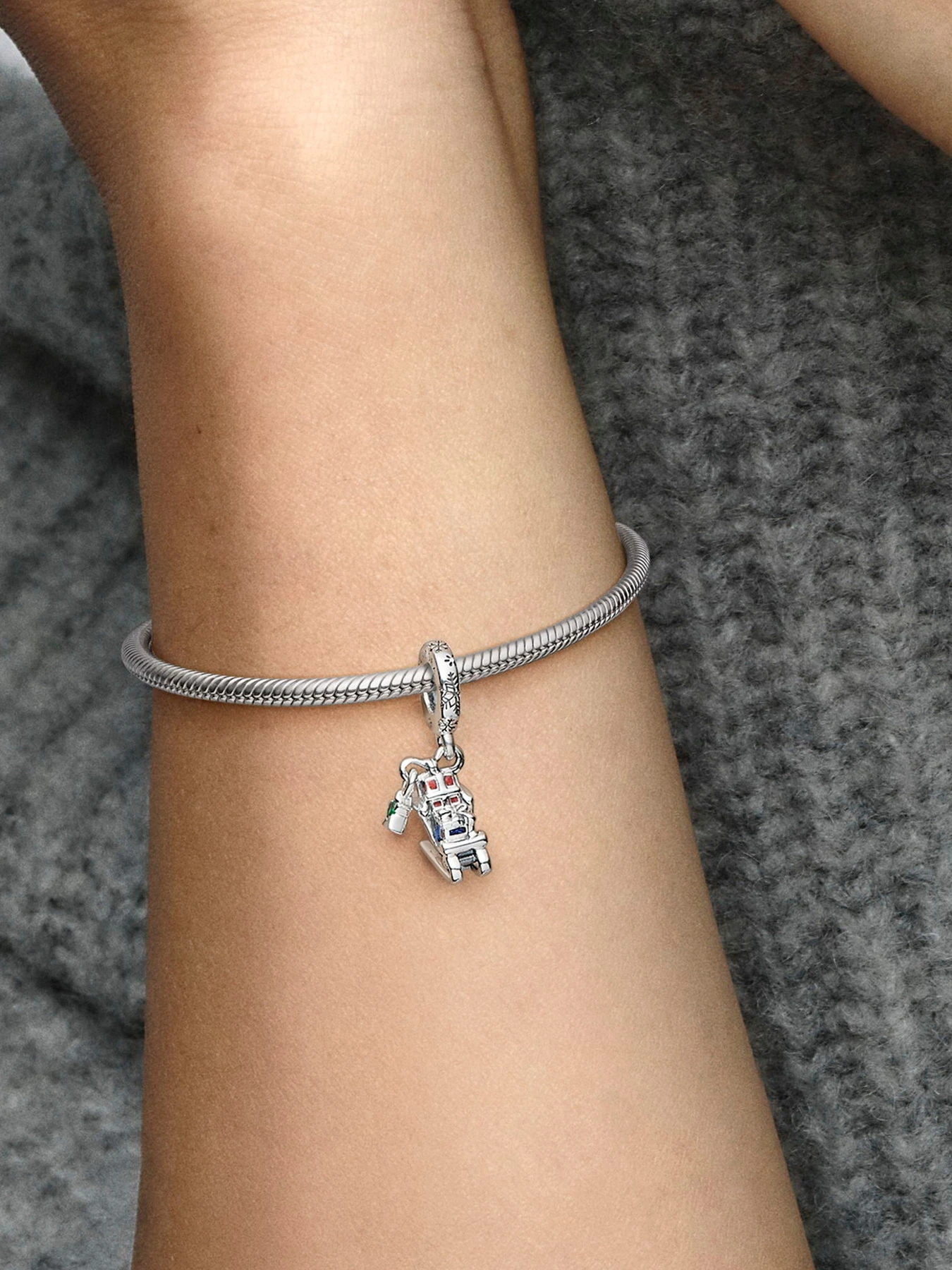 Класичні PANDORA модель 792977C01 Класичні PANDORA модель 792977C01 Фото