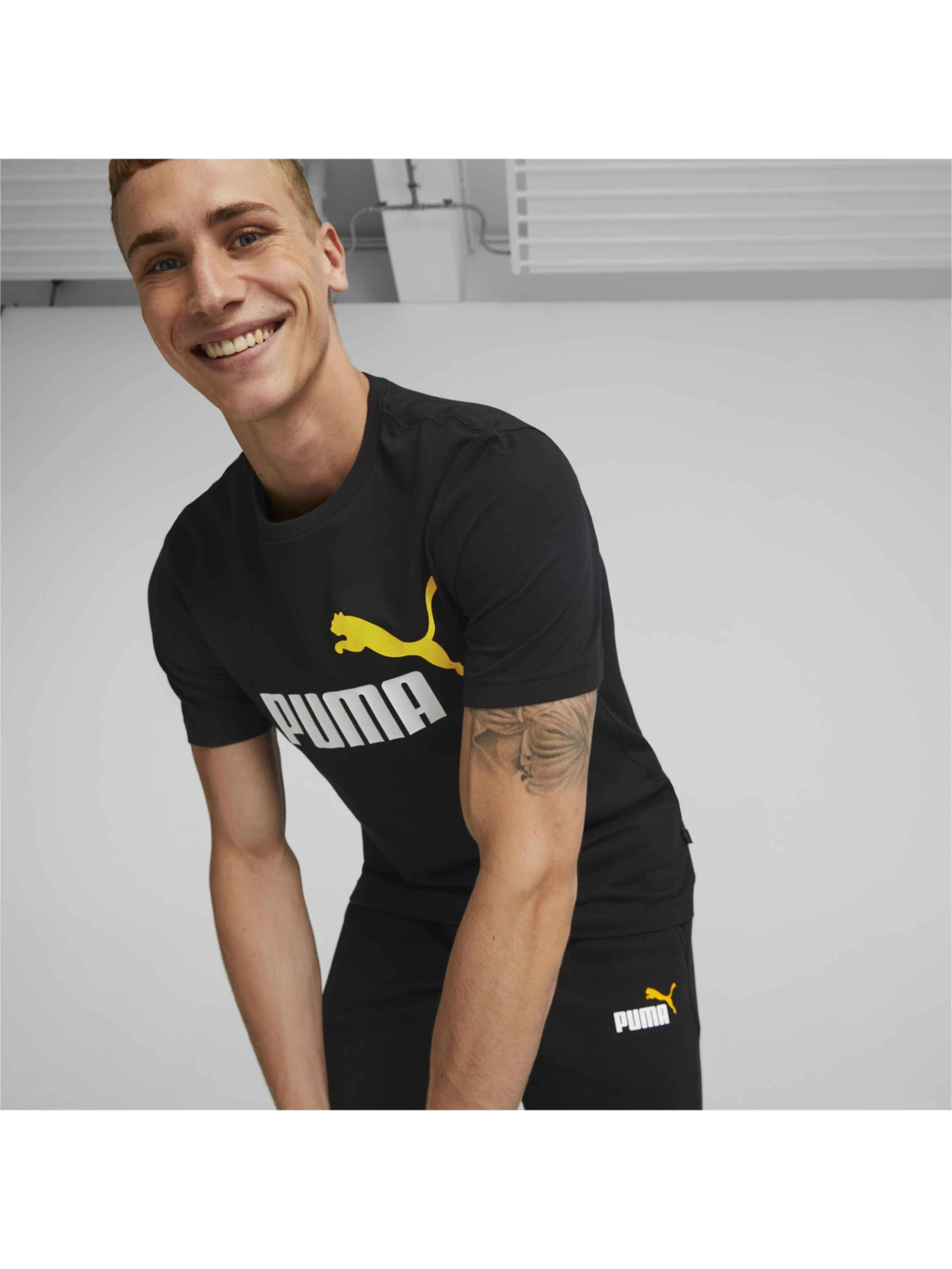 Футболки и поло PUMA Ess+ 2 Col Logo Tee модель 586759 Футболки и поло PUMA Ess+ 2 Col Logo Tee модель 586759 Фото