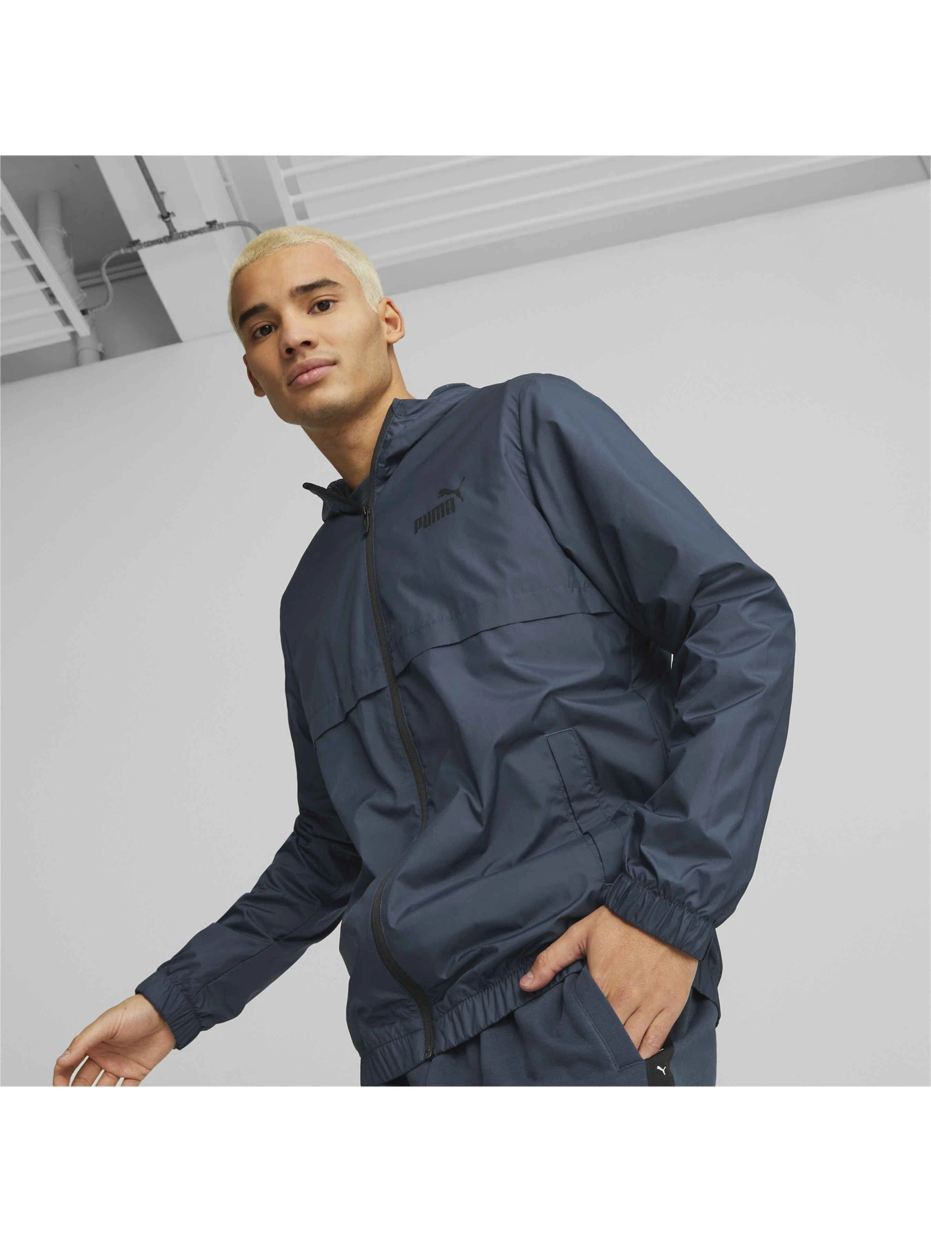 Куртки та дублянки PUMA Ess Solid Windbreaker модель 847484 Фото